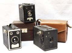 3 verschiedene Kameras (Box), verschiedene Hersteller der 30er-50er Jahre des 20.Jh., Deutsch