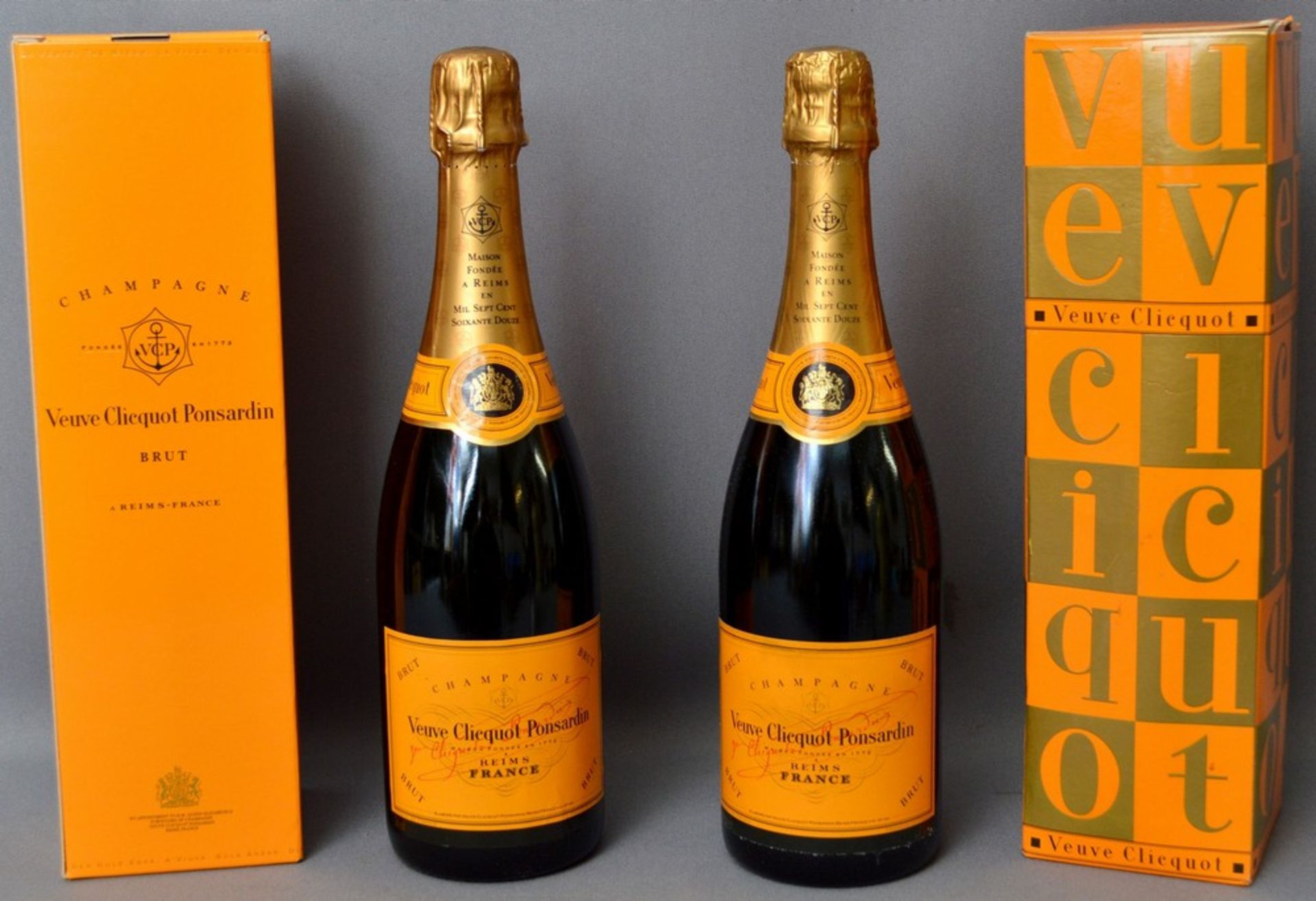 Zwei Flaschen Veuve Clicquot