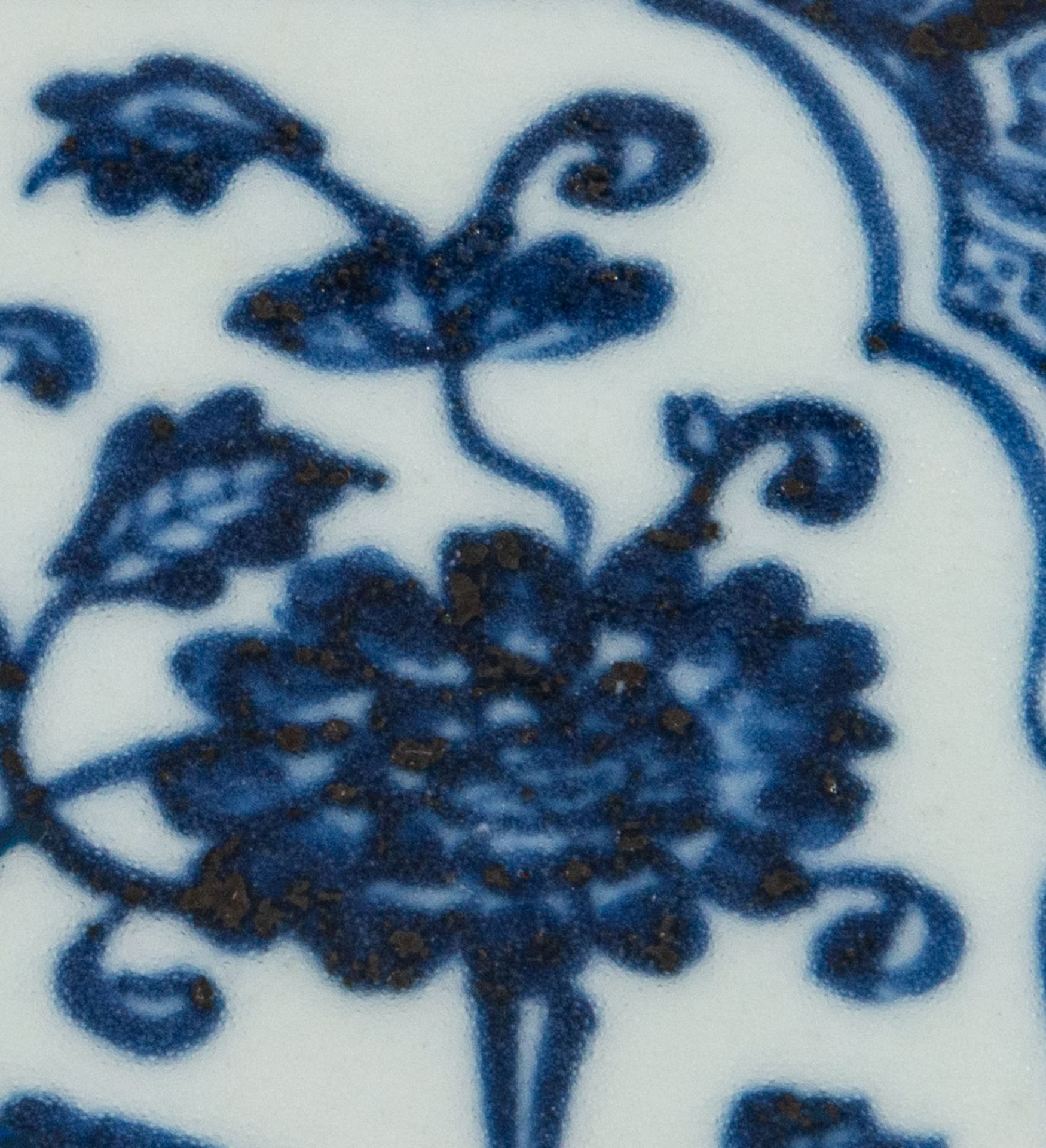 An Extremely Rare Ming Dynasty Blue and White Porcelain Lidded Inkwell, China, Xuande Reign (1425 -  - Bild 9 aus 9