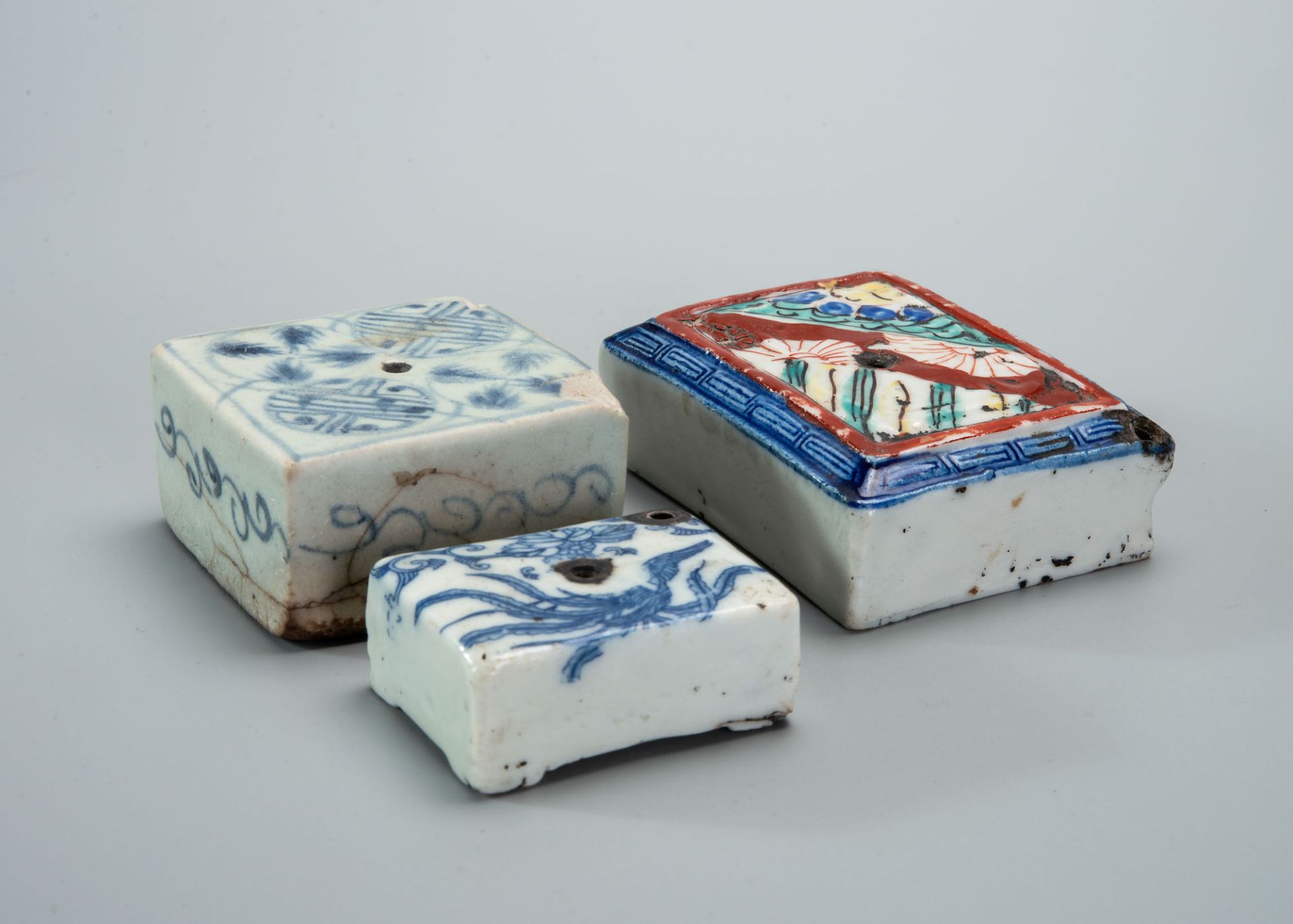 Three Antique Porcelain Water Droppers, Korea, Joseon Dynasty (1392 - 1910) - Bild 2 aus 2