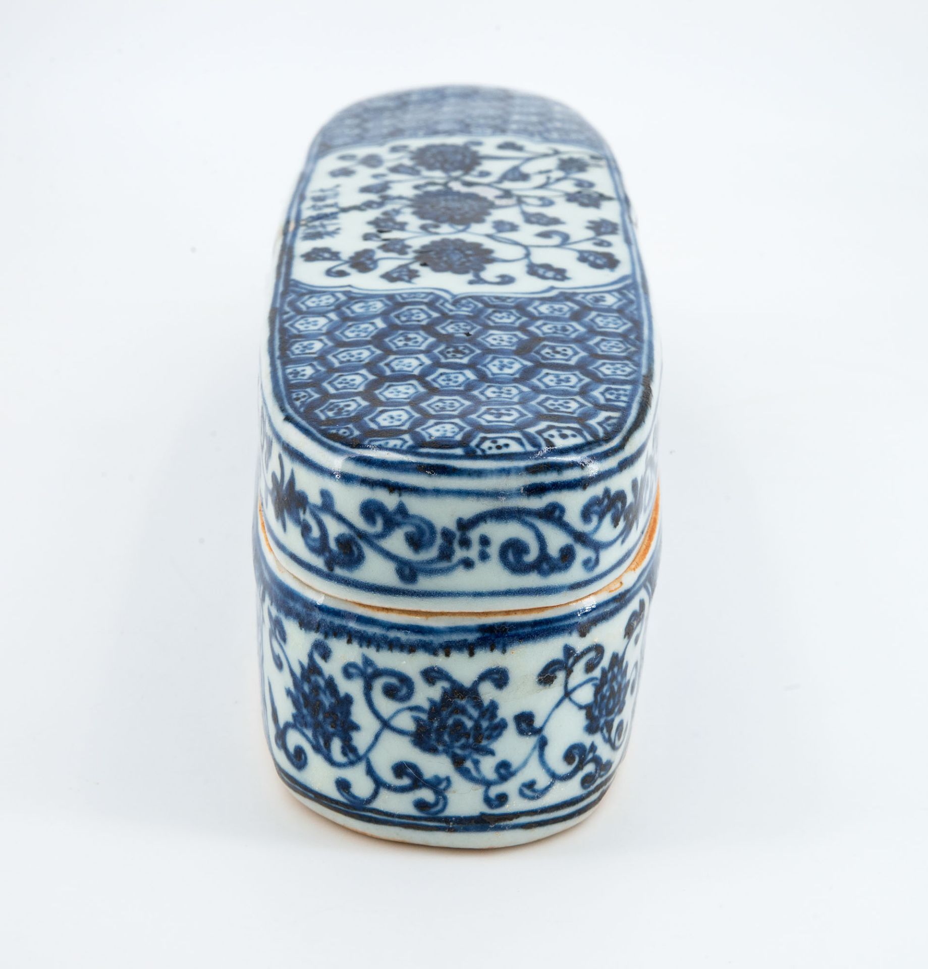An Extremely Rare Ming Dynasty Blue and White Porcelain Lidded Inkwell, China, Xuande Reign (1425 -  - Bild 4 aus 9