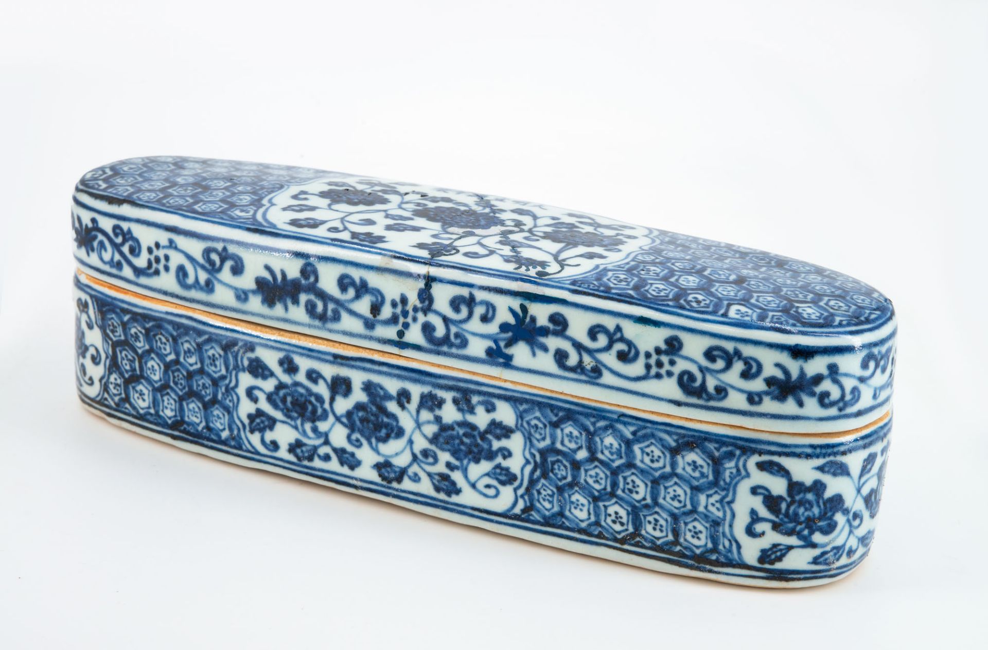 An Extremely Rare Ming Dynasty Blue and White Porcelain Lidded Inkwell, China, Xuande Reign (1425 -  - Bild 2 aus 9