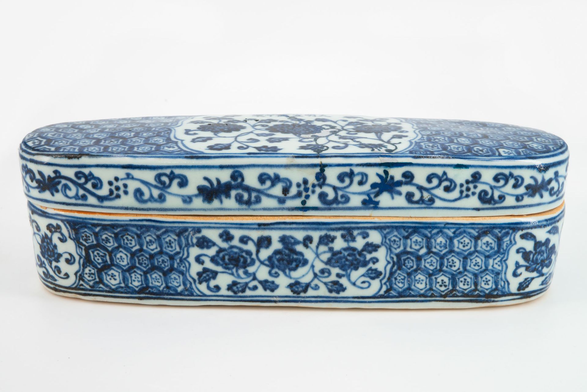 An Extremely Rare Ming Dynasty Blue and White Porcelain Lidded Inkwell, China, Xuande Reign (1425 -  - Bild 3 aus 9