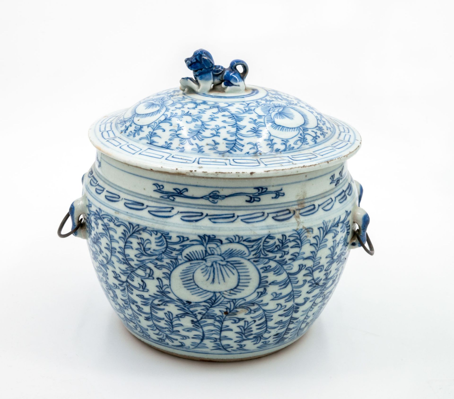 A Blue and White Porcelain Lidded Jar, China, Qing Dynasty, 19th Century