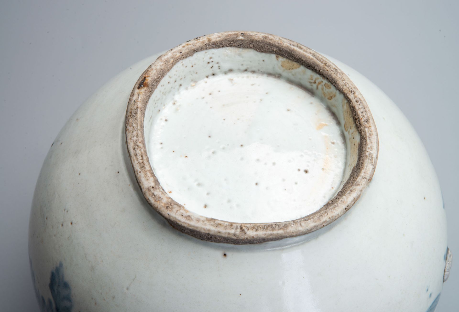 A Blue and White Porcelain Jar, Korea, Joseon Dynasty, 19th Century - Bild 6 aus 6