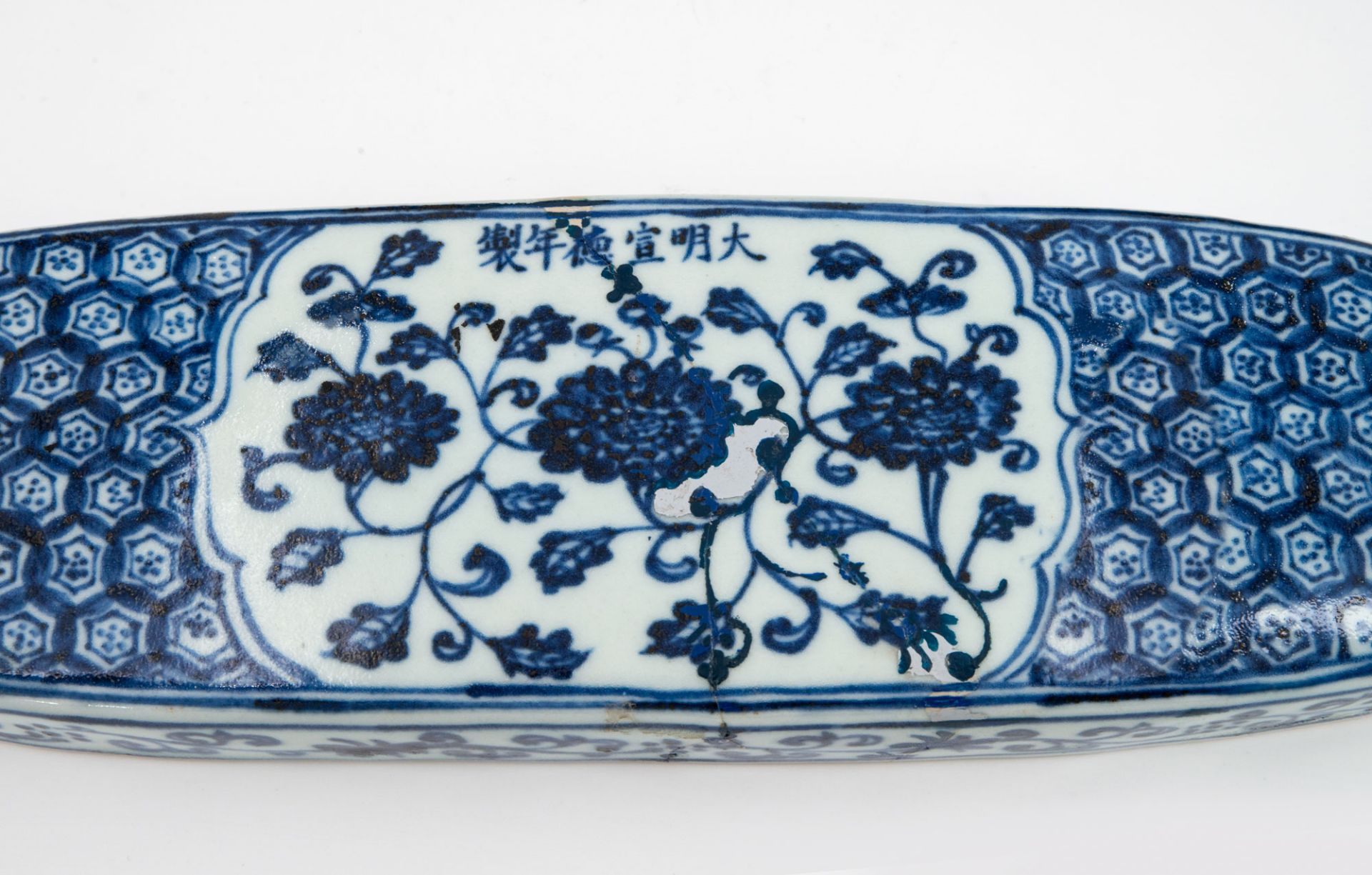 An Extremely Rare Ming Dynasty Blue and White Porcelain Lidded Inkwell, China, Xuande Reign (1425 -  - Bild 7 aus 9