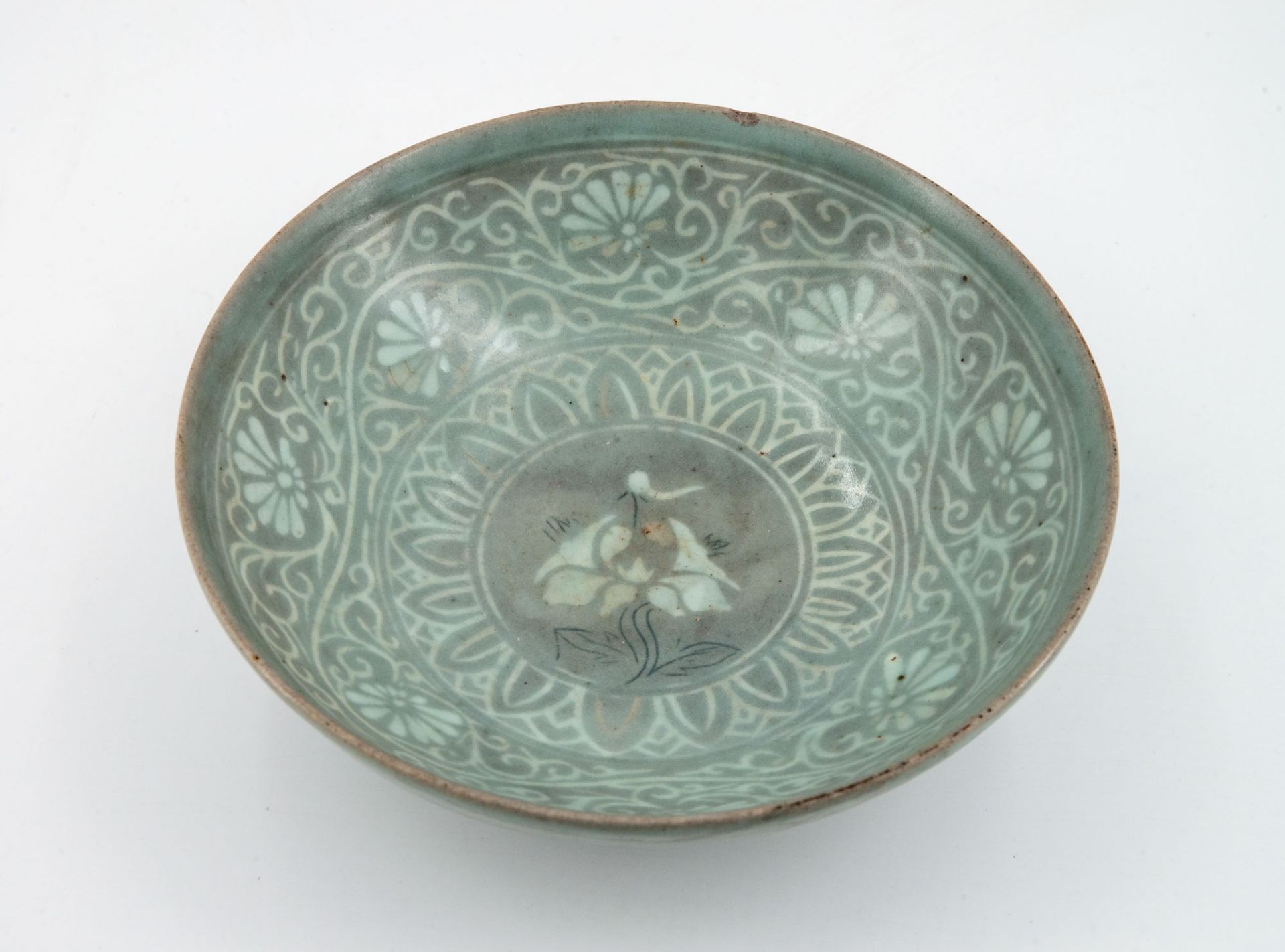 A Rare Celadon Stoneware Bowl, Korea, Goryeo Dynasty, 13/14th Century - Image 2 of 3