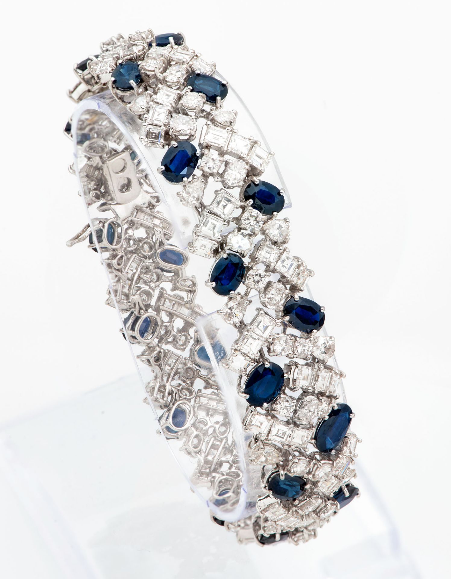 An Exquisite 18K White Gold Diamond and Sapphire Bracelet