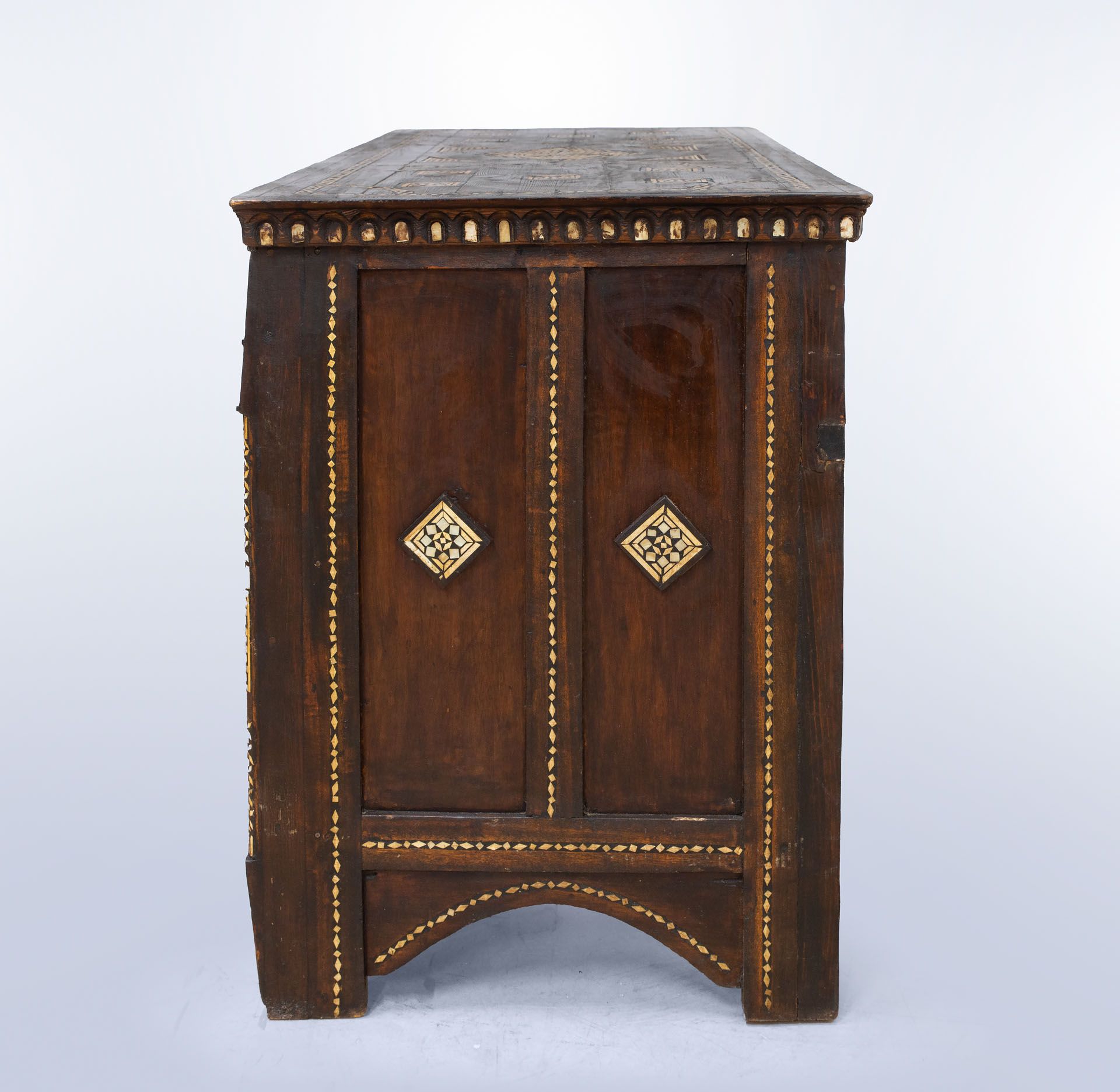 A Fine Damascene Wood and Bone and Mother of Pearl Writing Desk and Chair, ca 1900 - Bild 2 aus 5