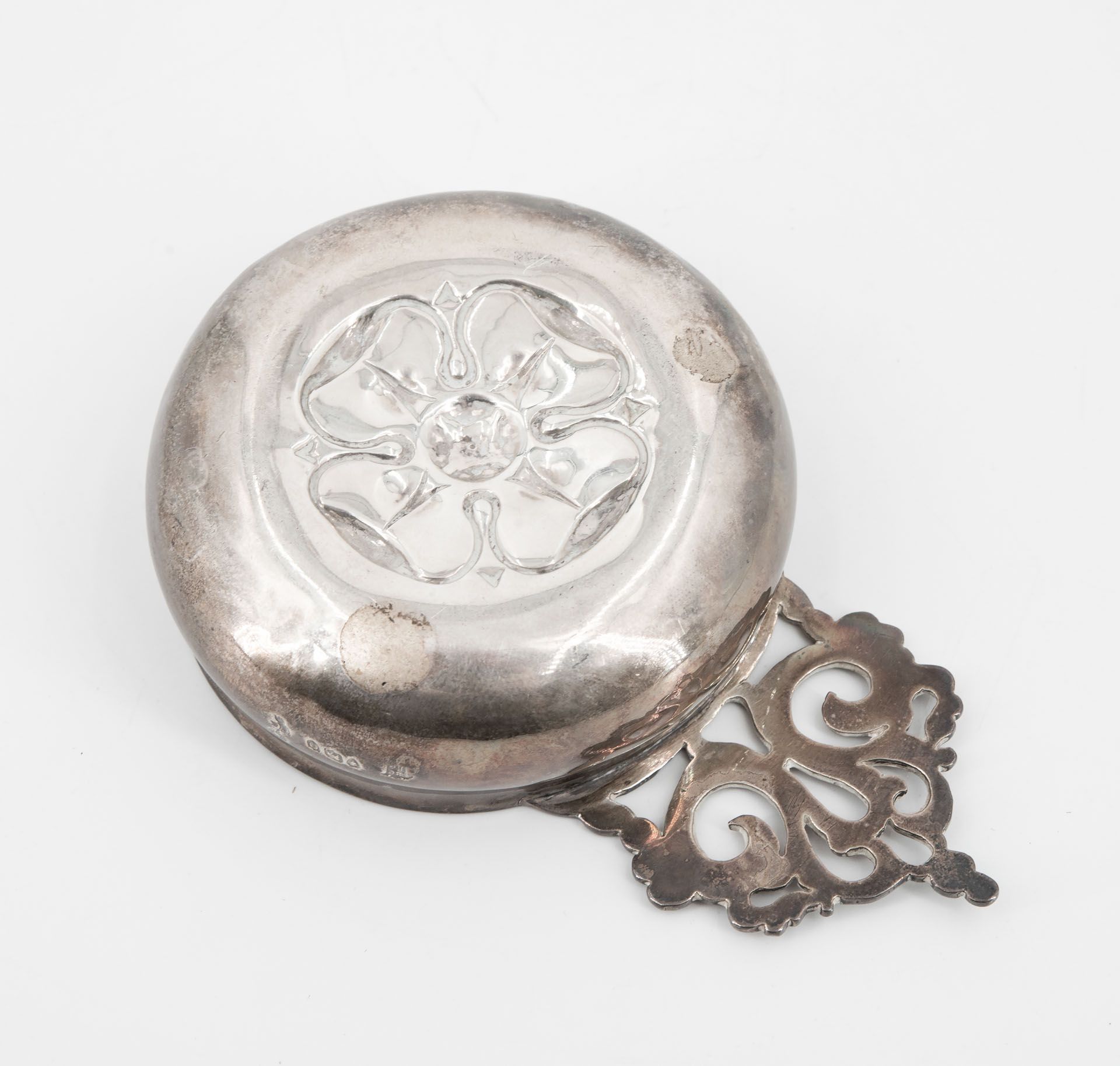 A Silver Tastevin by Walter & Harold Child, England, London, 1891 - Image 4 of 5