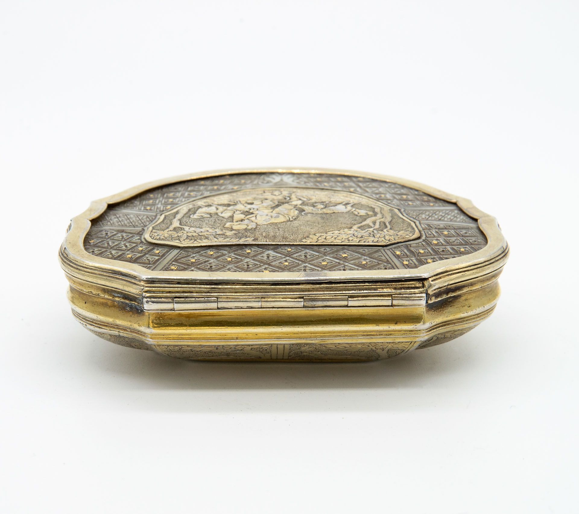 A Fine Silver Parcel Gilt and Mother of Pearl Snuff Box, Germany, ca 1700 - Bild 4 aus 7