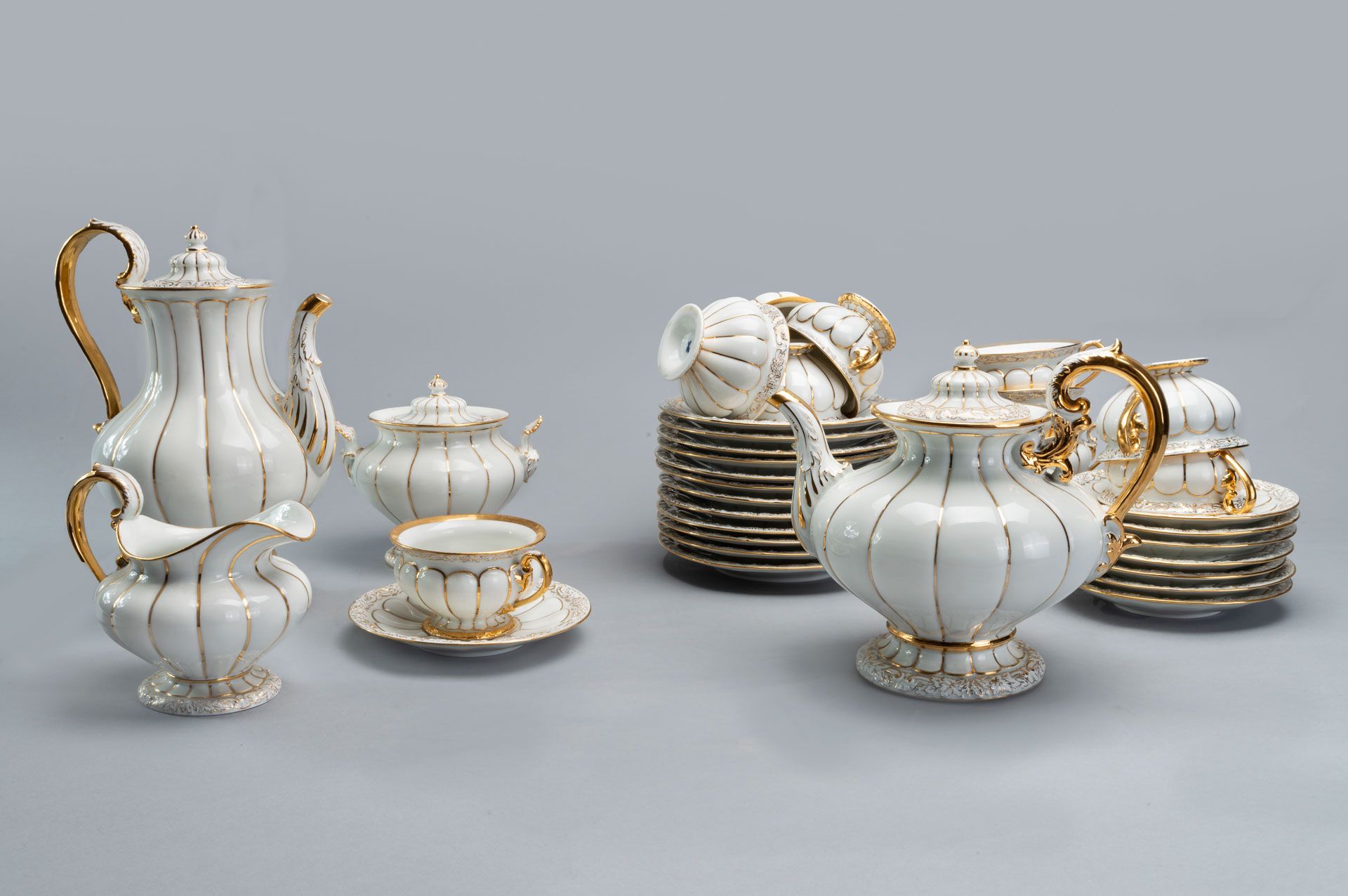 A Fine Meissen Tea and Coffee Service in White and Gold, Early 20th Century