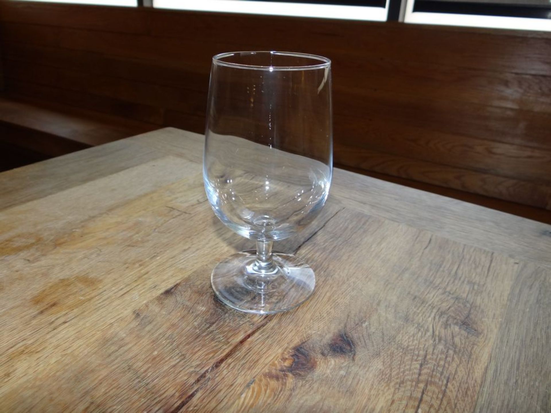 (20) Stemmed Beer Glasses