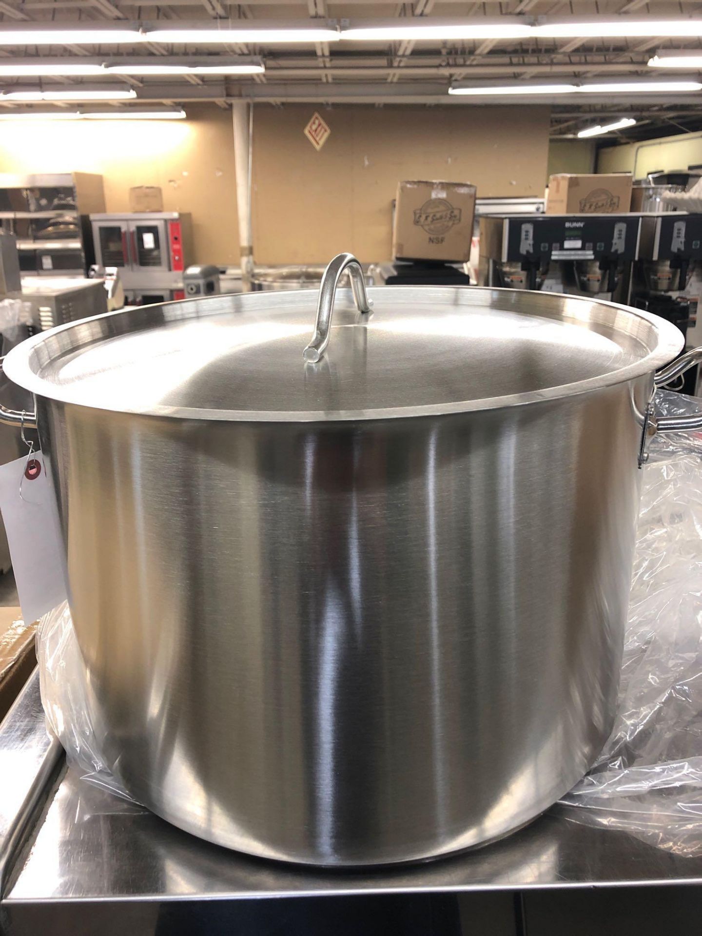 32 L stainless steel stock pot with cover
