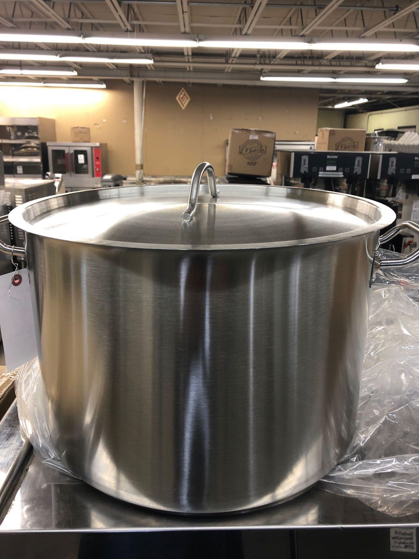 32 L stainless steel stock pot with cover