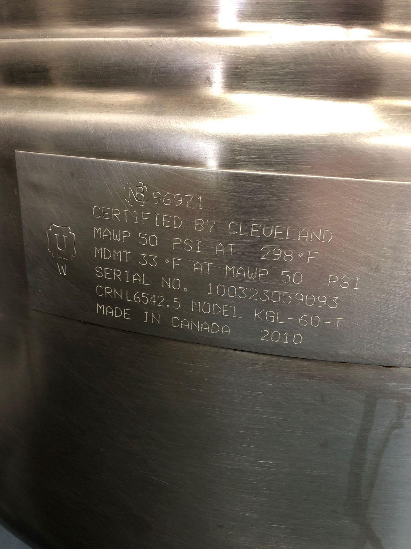 Cleveland 60 gallon tilt kettle - Image 2 of 4