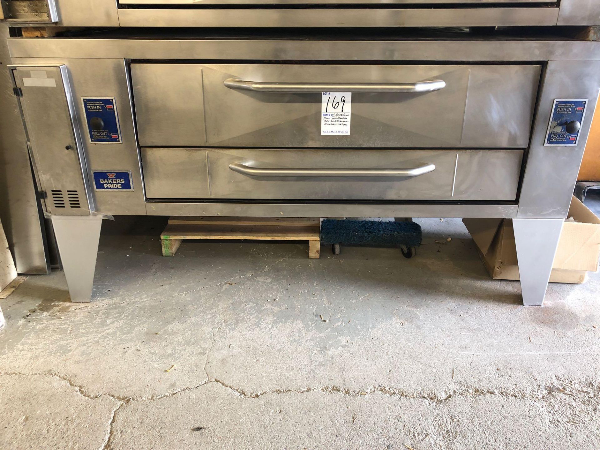 Bakers Pride Y-600 Pizza Oven (Bottom)