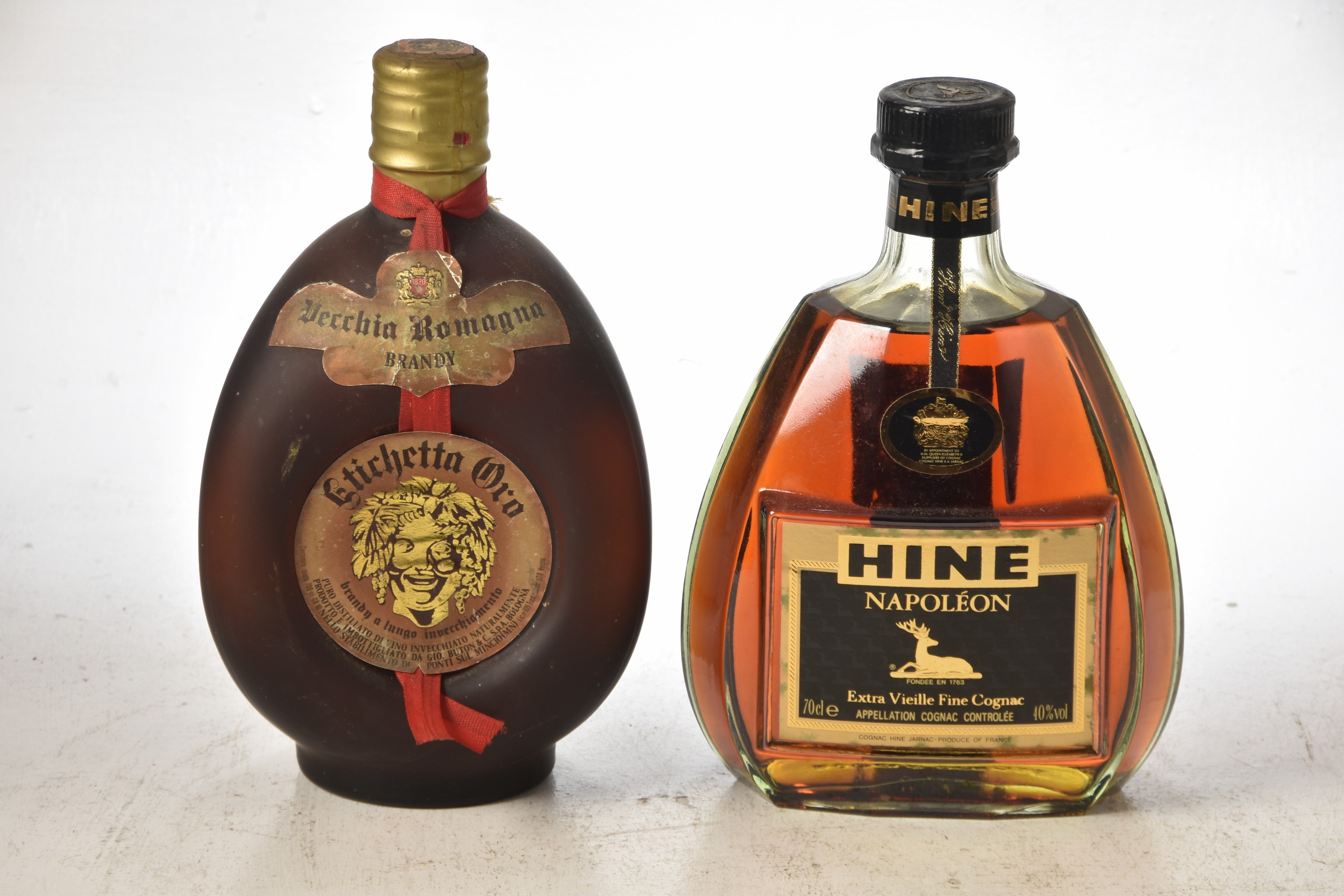 Vecchia Romagna Etichetta Oro Brandy NV 1 bt 70cl; Hine Napoleon Extra Vieille Fine Cognac NV 1 bt 7