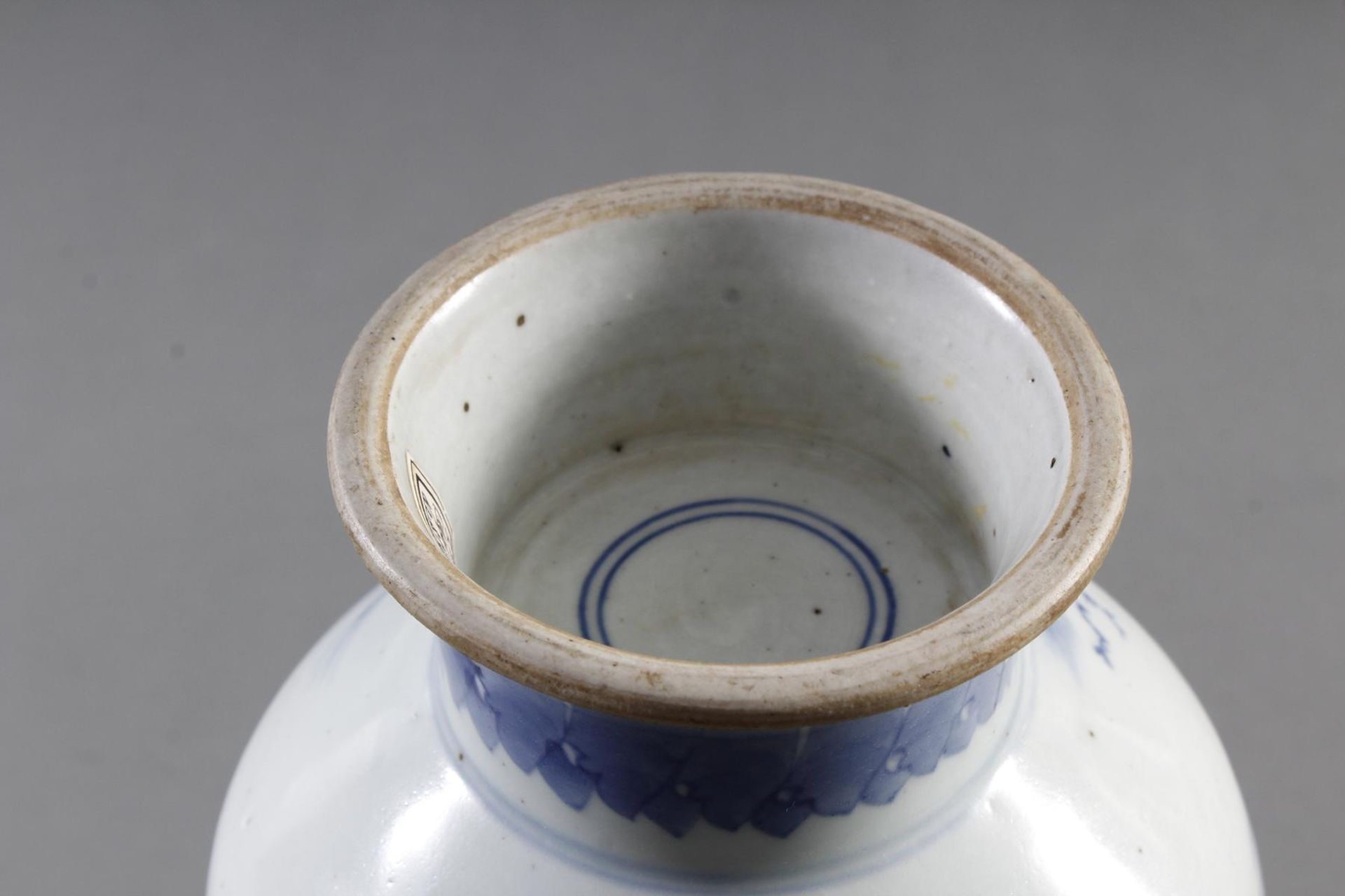 Porzellanziervase, China wohl 18. Jahrhundert - Image 7 of 7