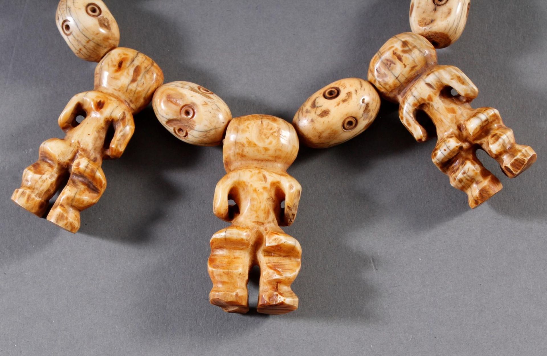 Seltene Elfenbeinhalskette eines hochrangigem Mitglied vom Stamm der Bamun - Image 5 of 5