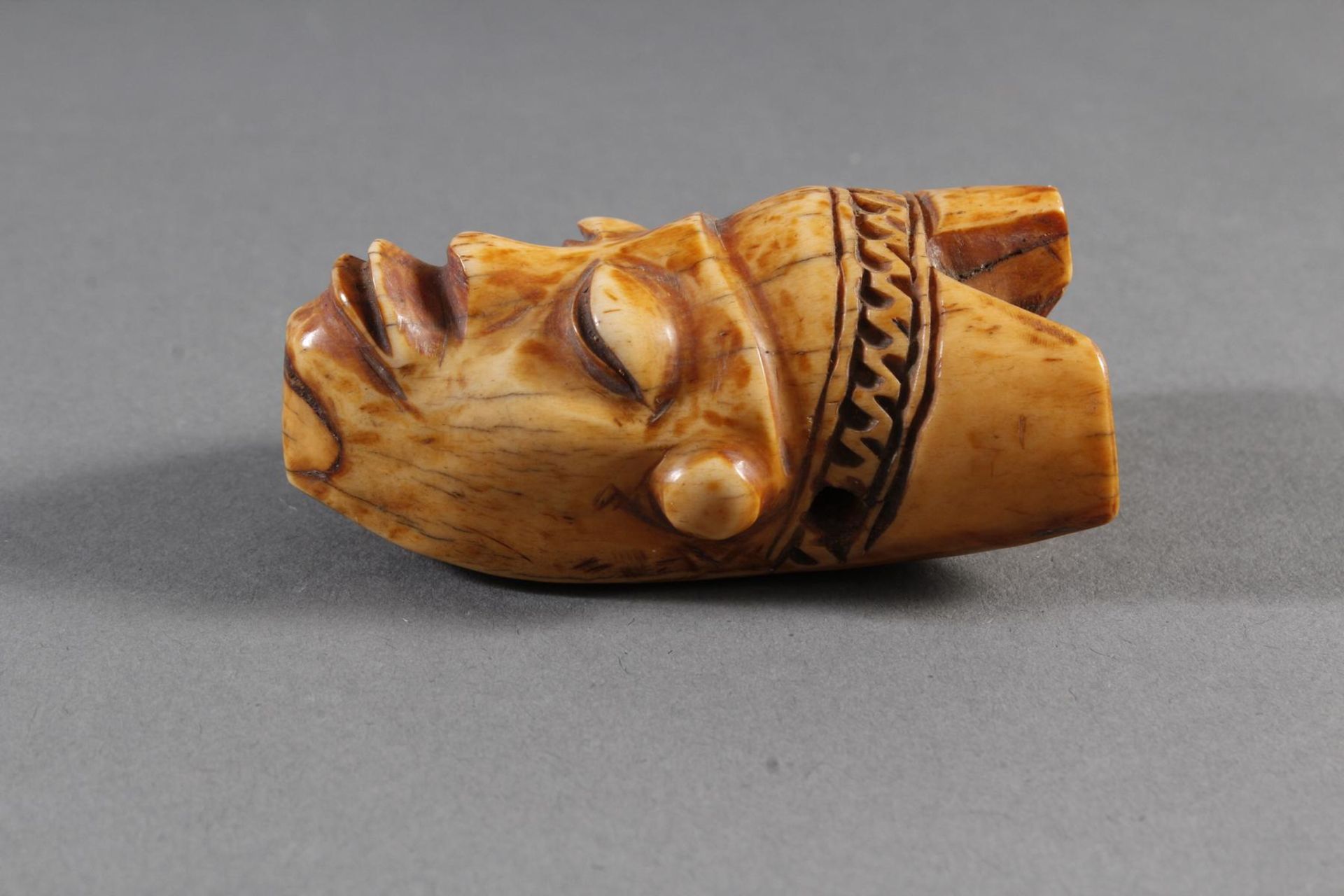 Anthromorphe Amulettmaske „Ikoko“ vom Stamm der Pende -D.R, Kongo - Bild 2 aus 6