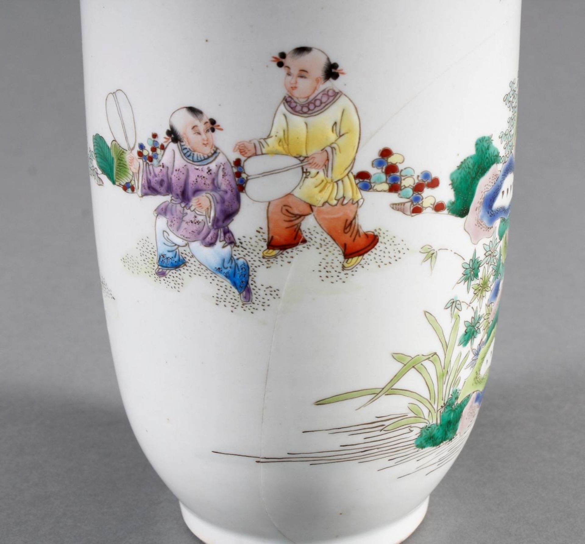 Porzellanziervase, China, wohl 19. Jahrhundert - Image 4 of 9