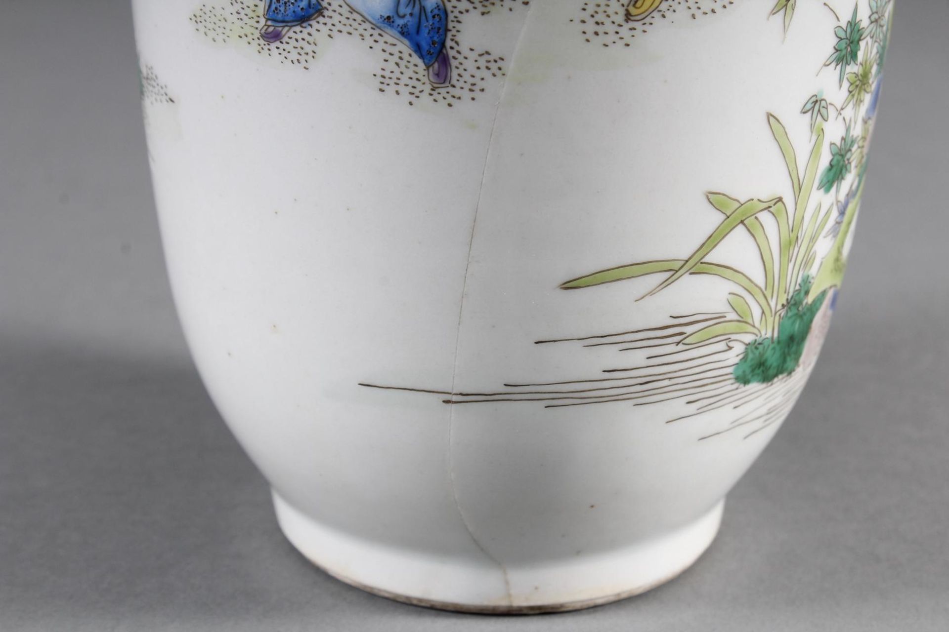 Porzellanziervase, China, wohl 19. Jahrhundert - Image 5 of 9