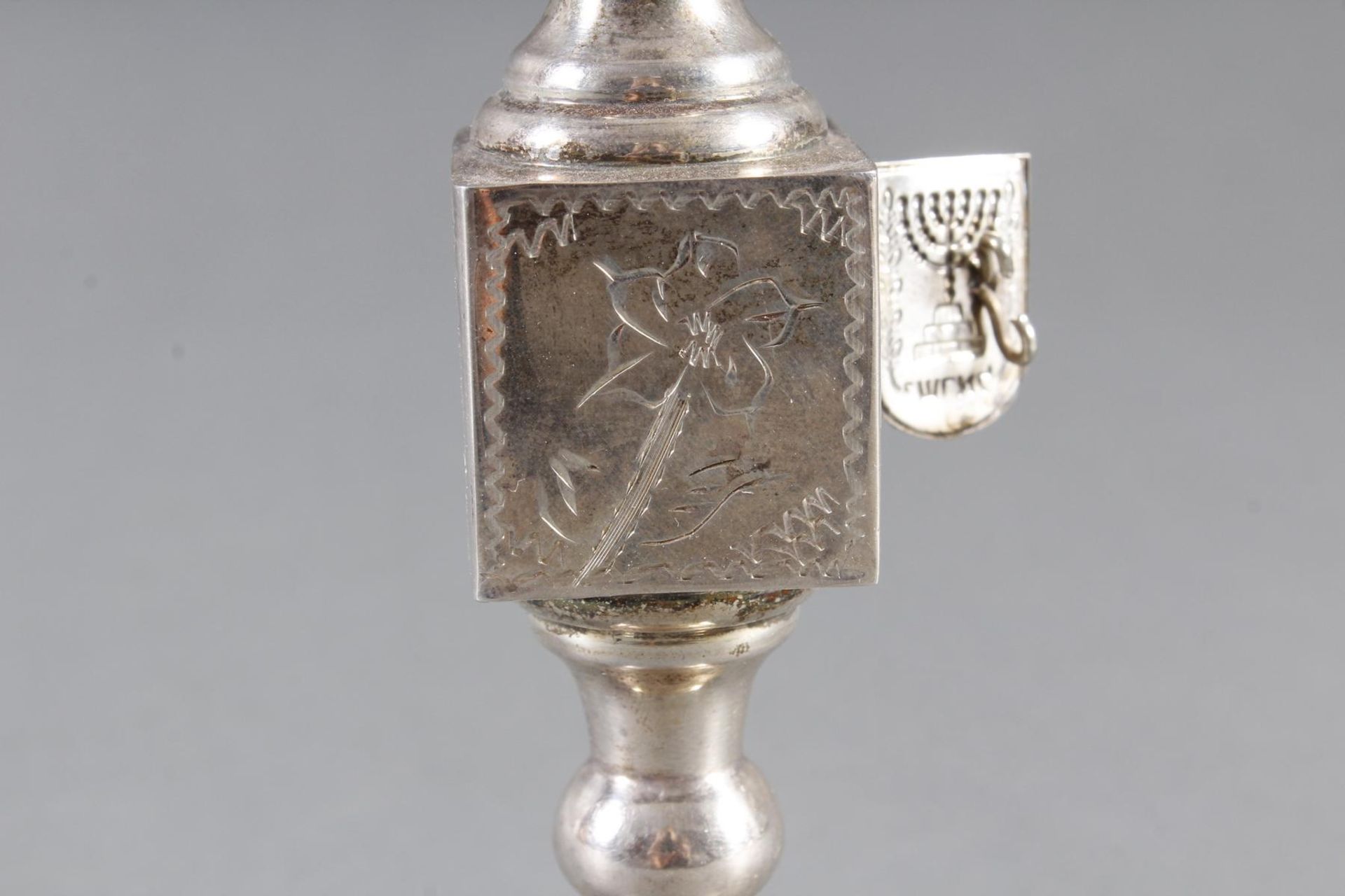 Judaica, Besamintürmchen, Silber mit vergoldeter Fahne - Bild 7 aus 13