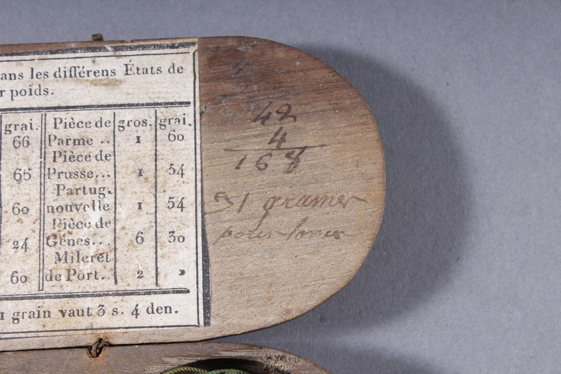 Goldmünzwaage, Frankreich 18. Jahrhundert mit 6 Topfgewichten in Holzschatulle - Image 4 of 6