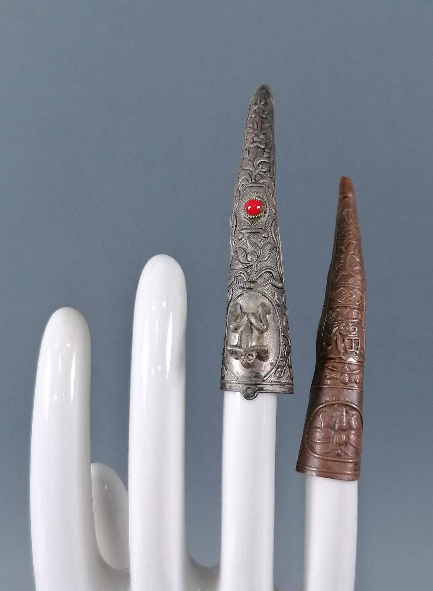Ein Paar Fingernagel-Schutzhüllen, China, Qing-Dynastie - Bild 4 aus 4