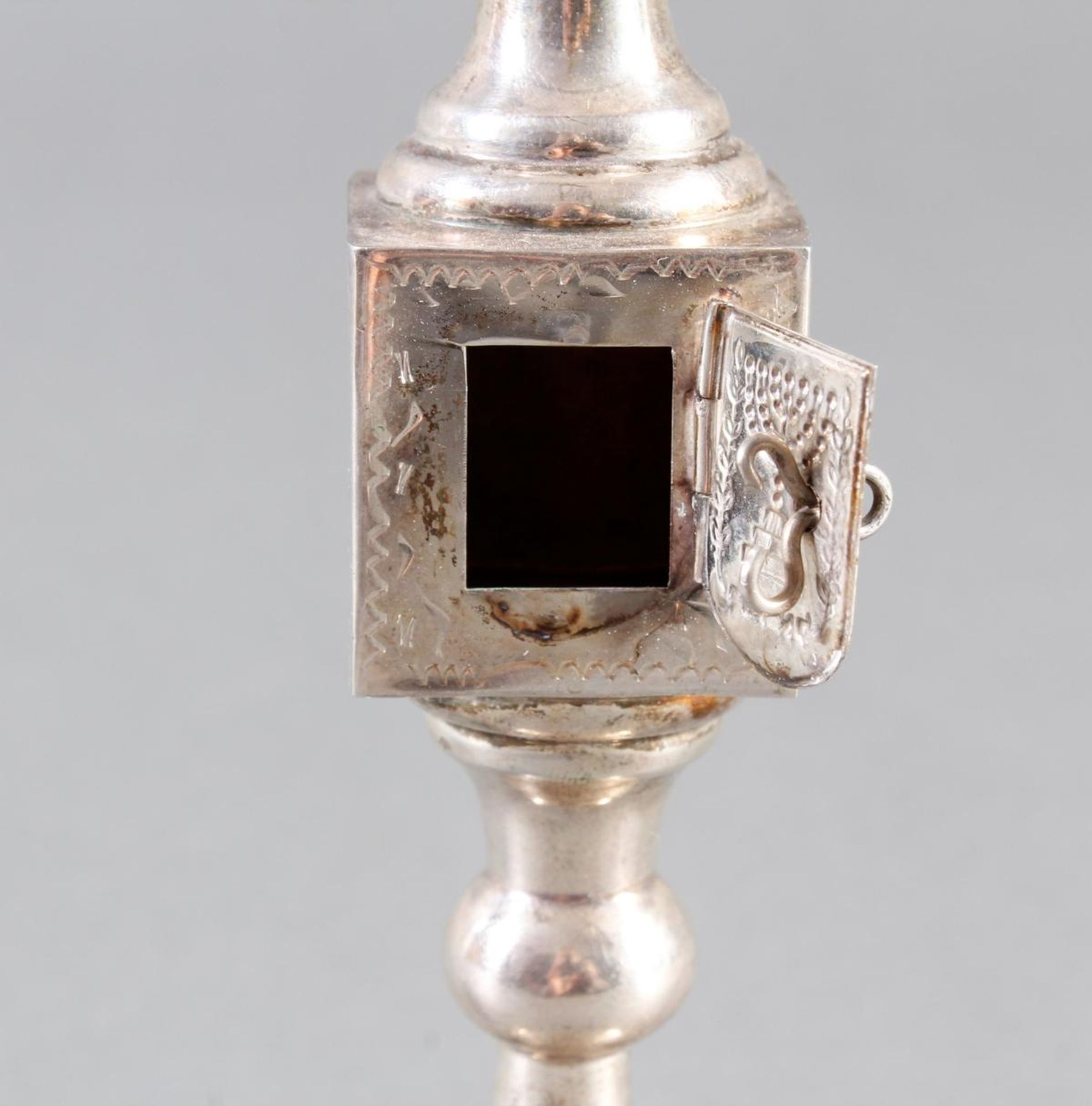 Judaica, Besamintürmchen, Silber mit vergoldeter Fahne - Bild 3 aus 13