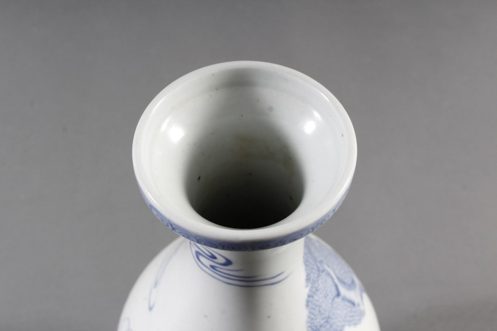 Porzellanziervase, China wohl 18. Jahrhundert - Image 6 of 7