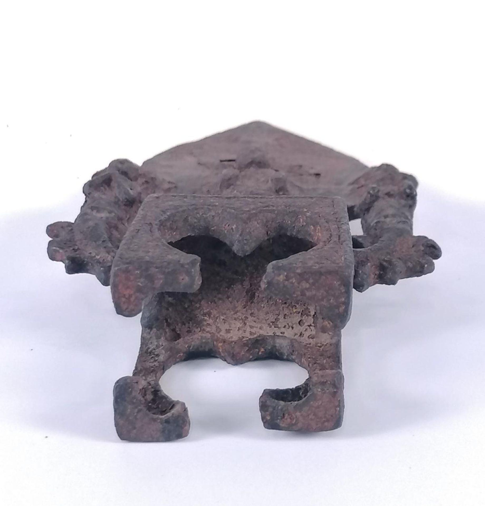 Miniaturschrein aus Eisen, China, wohl Tang-, oder Ming-Dynastie - Bild 4 aus 4