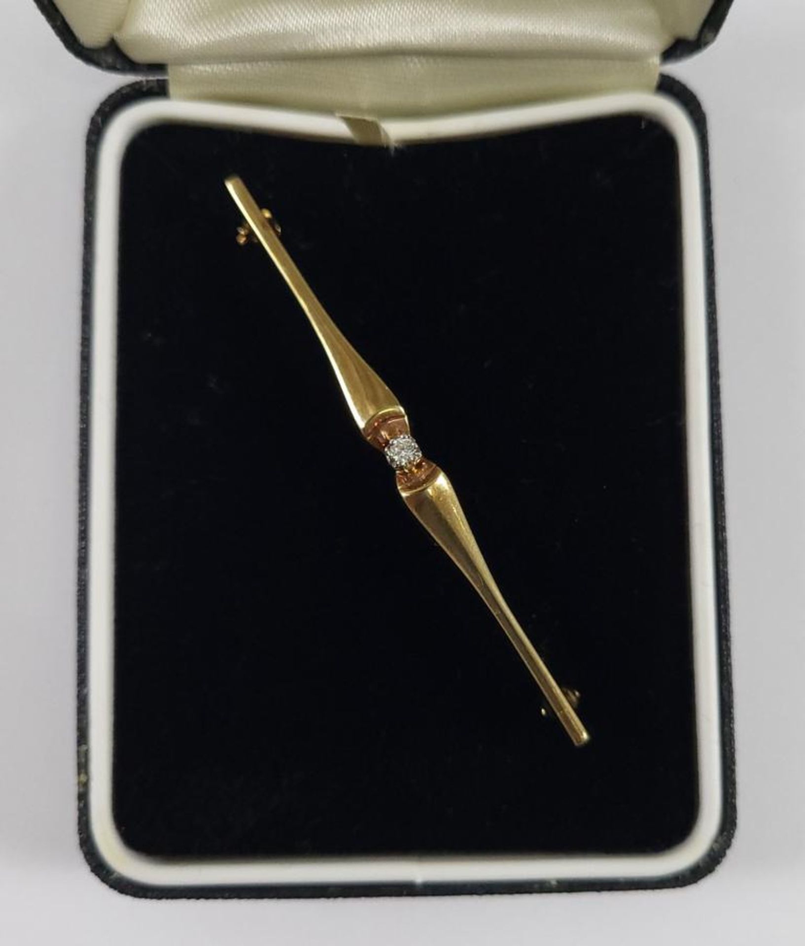 Stab-Brosche mit Diamant, 14 kt Gelbgold