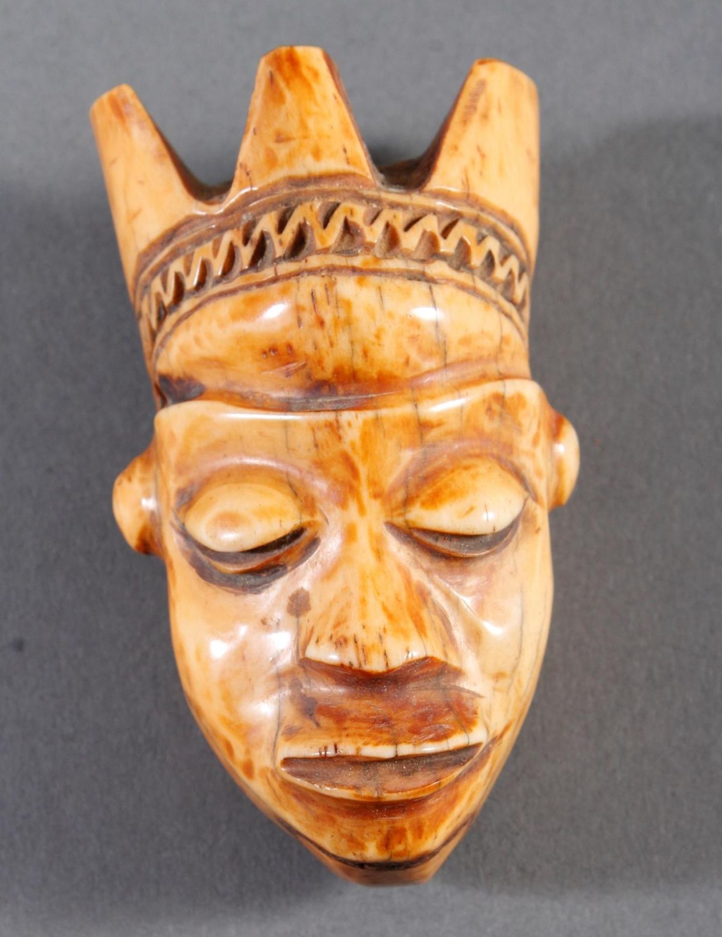 Anthromorphe Amulettmaske „Ikoko“ vom Stamm der Pende -D.R, Kongo