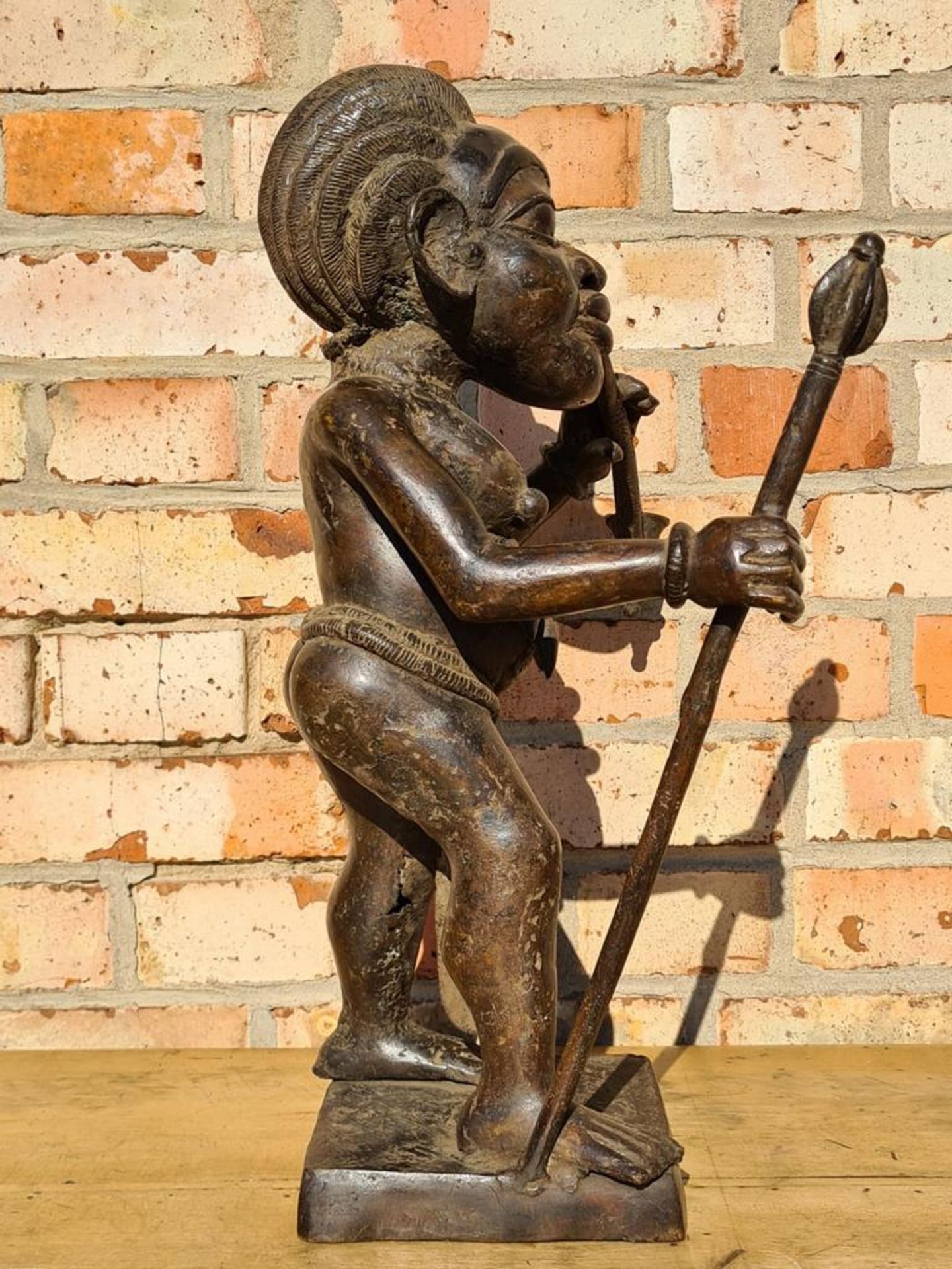 Afrikanische Skulptur aus Bronze, 1. Hälfte 20. Jahrhundert - Bild 4 aus 8