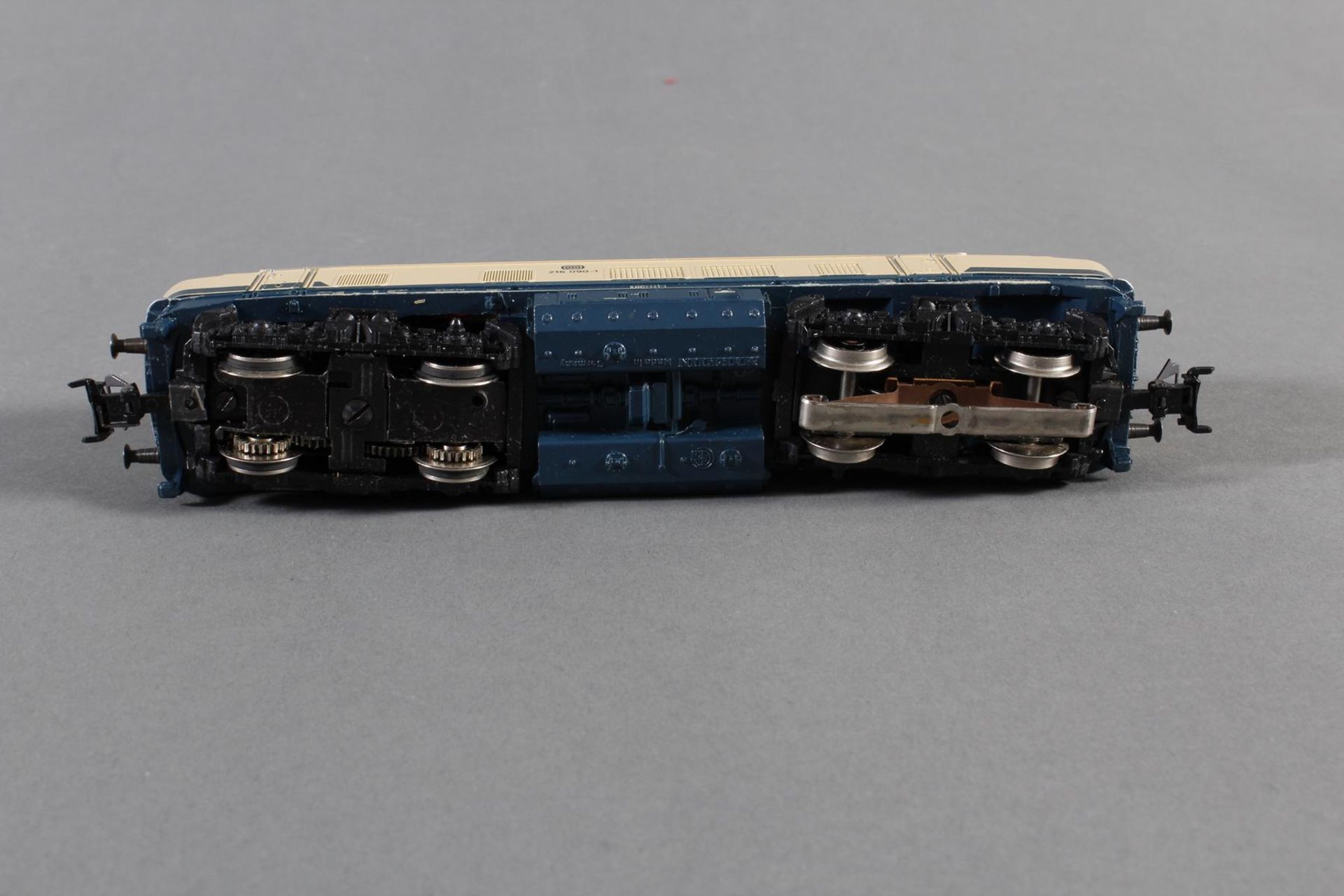 Märklin E-Lok 216-90-1 mit 10 Waggons - Bild 4 aus 4