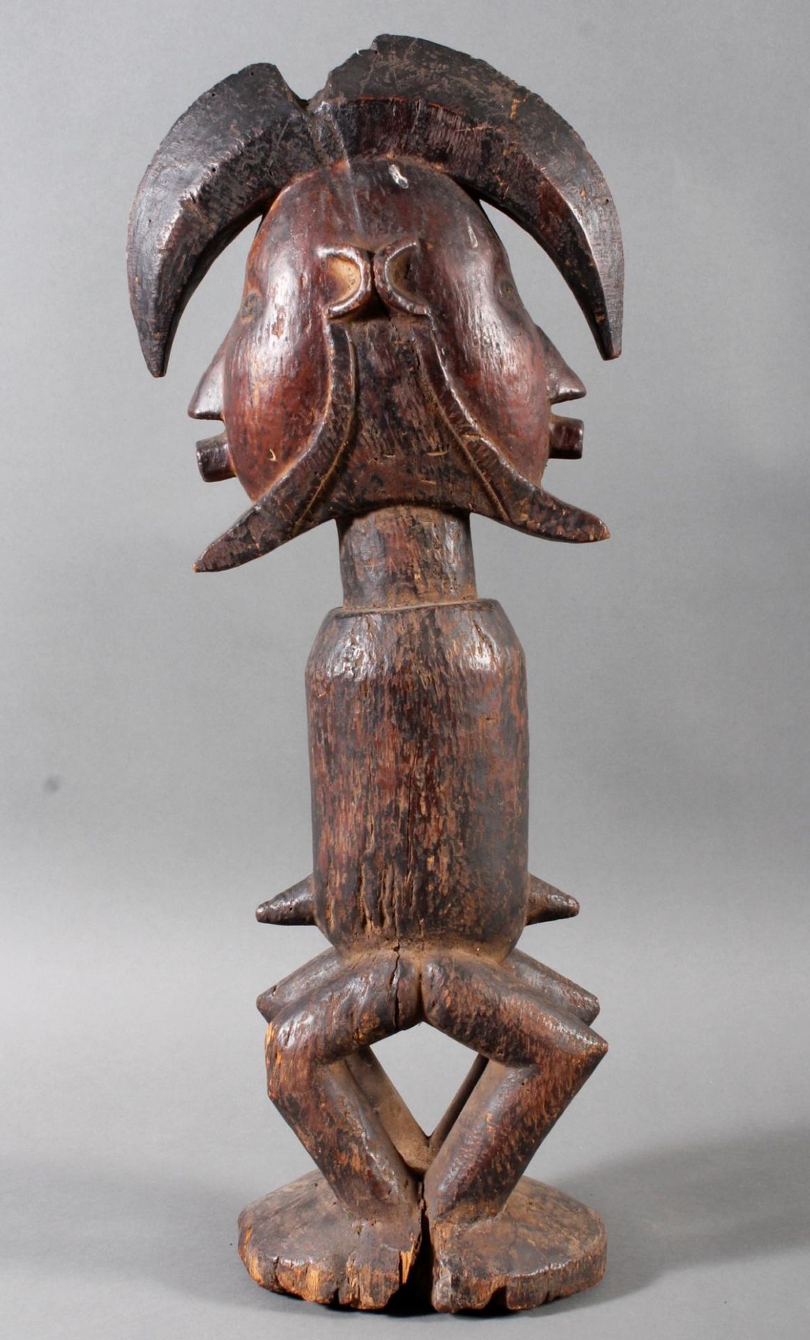 Stehende Janus-Fetischfigur (biteki) vom Stamm der Teke, D.R. Kongo