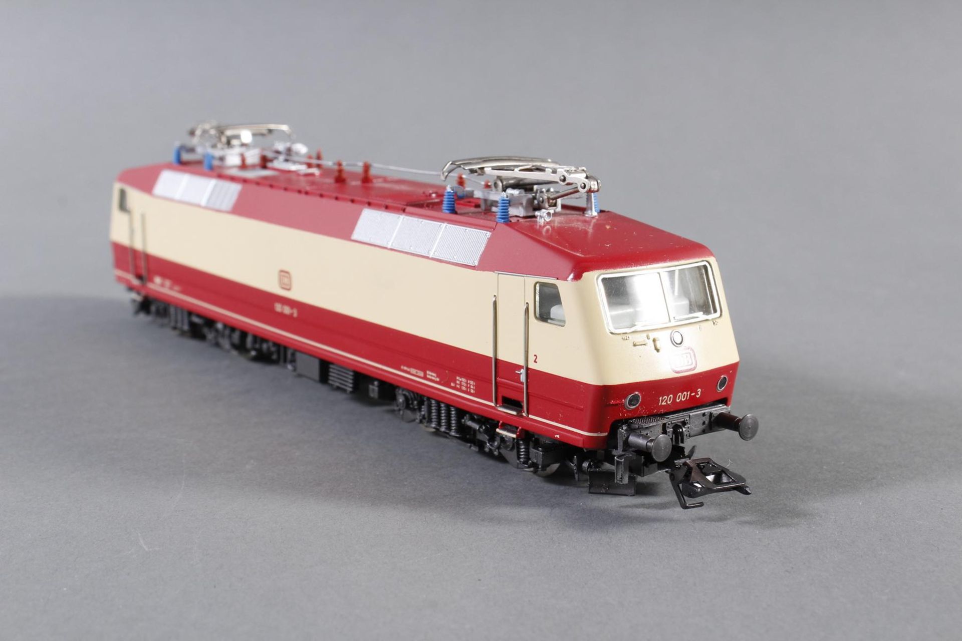 Märklin E-Lok 3051 mit 7 Personenwaggons, H0 - Image 2 of 4