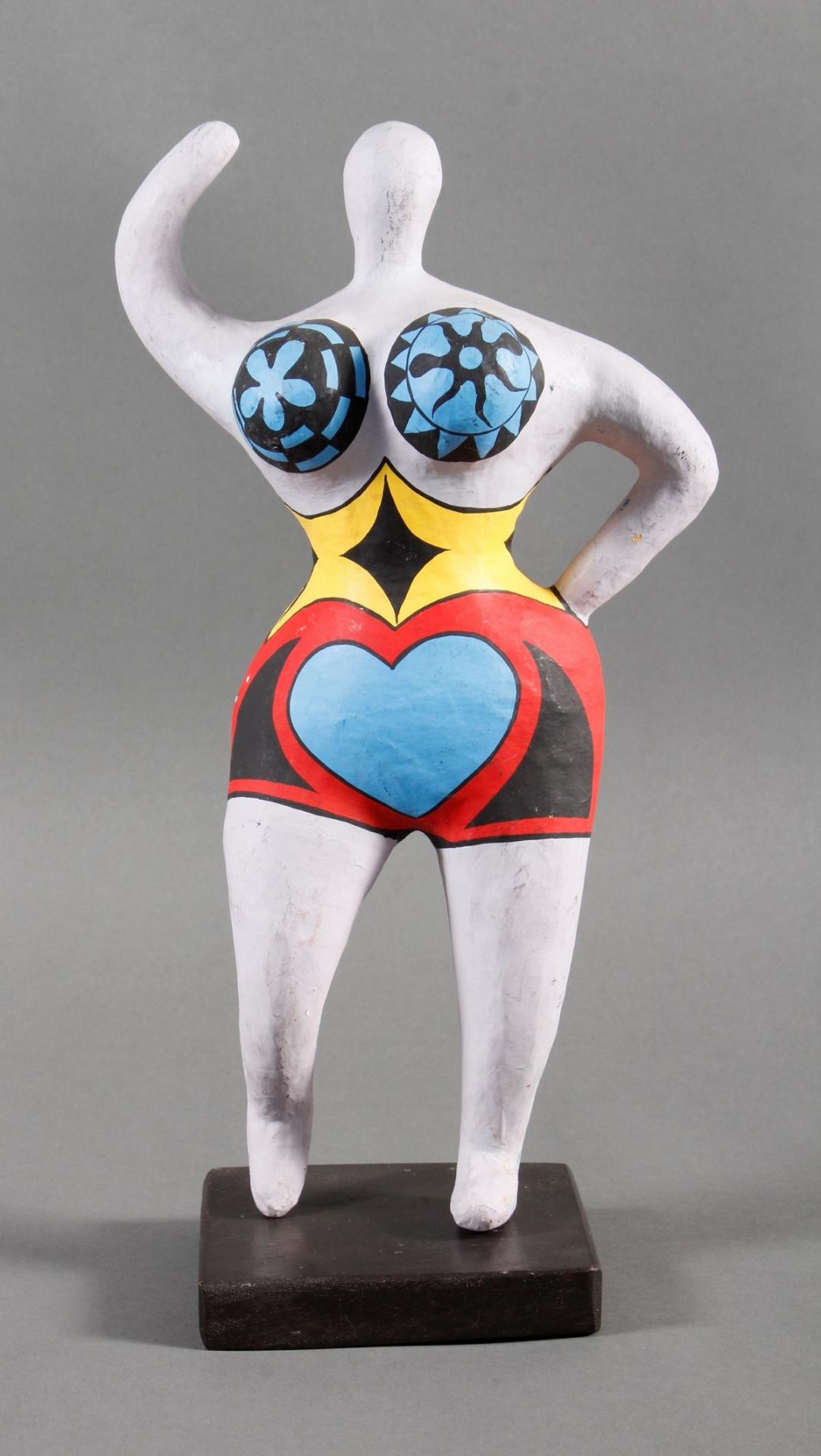 Nana, Pappemaché nach Niki de Saint Phalle