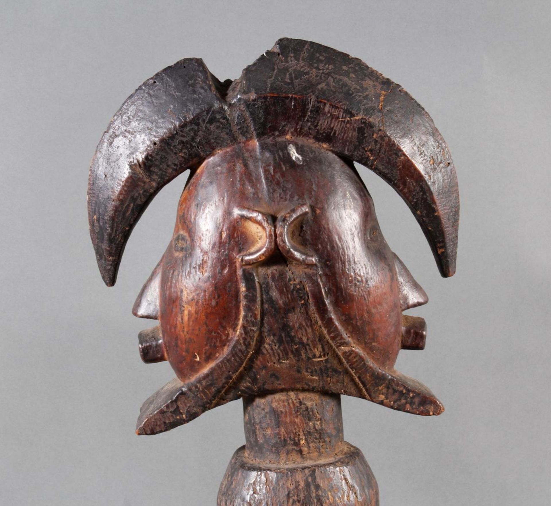 Stehende Janus-Fetischfigur (biteki) vom Stamm der Teke, D.R. Kongo - Image 3 of 11