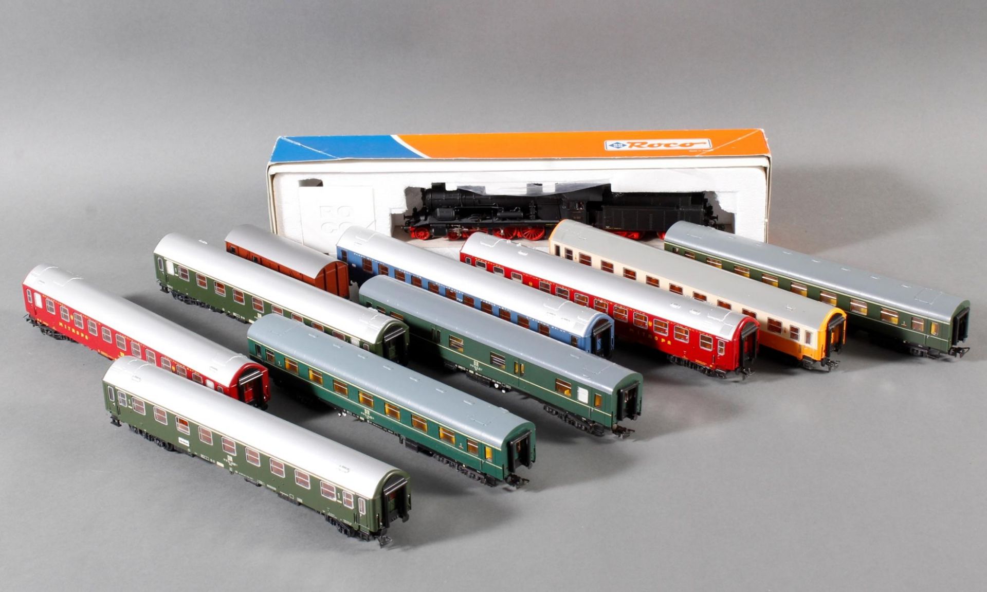 Roco 43218 mit 10 Waggons