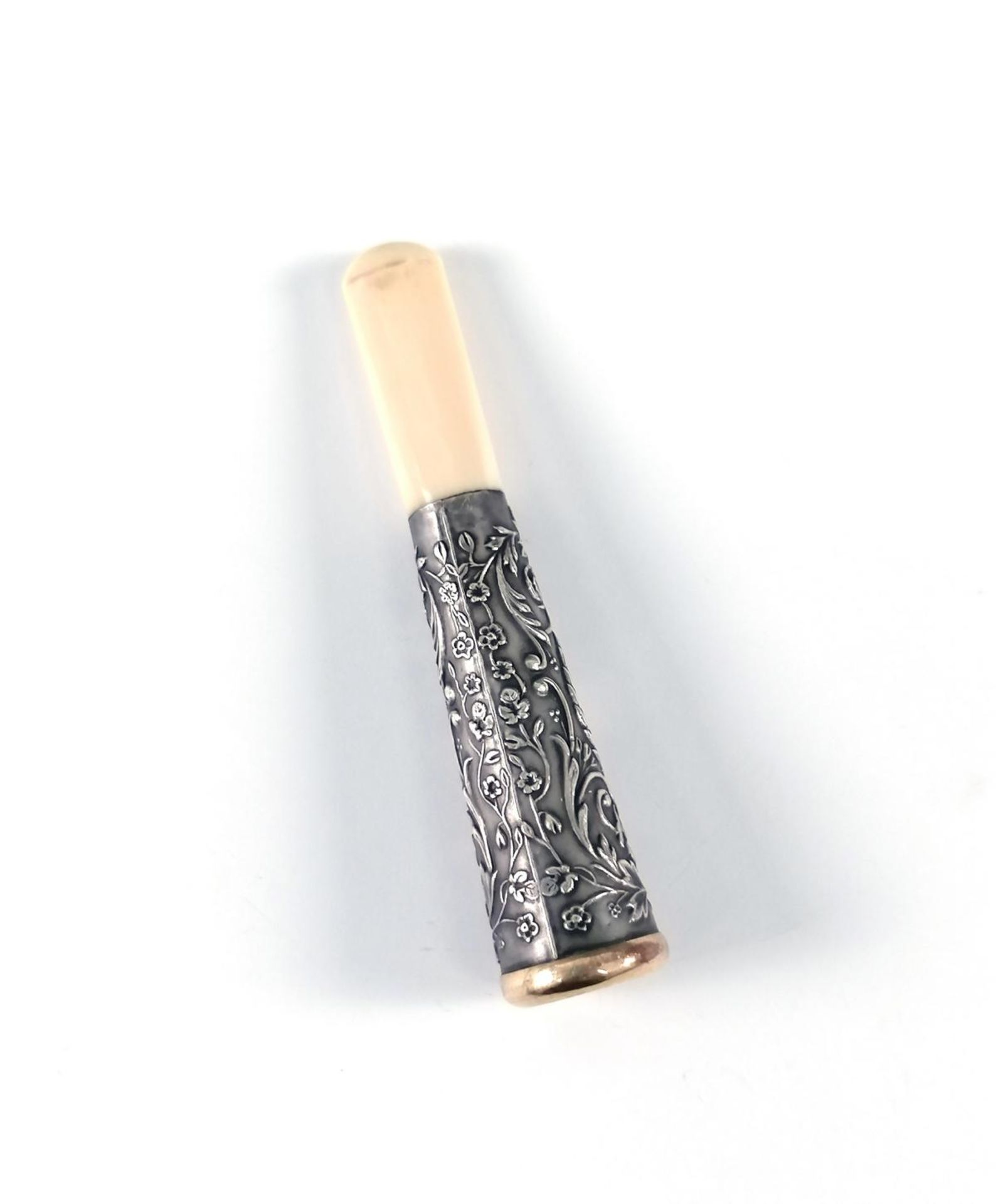 Mundstück für Zigarren aus Elfenbein, Silber und Gold, 19. Jh. - Bild 2 aus 2