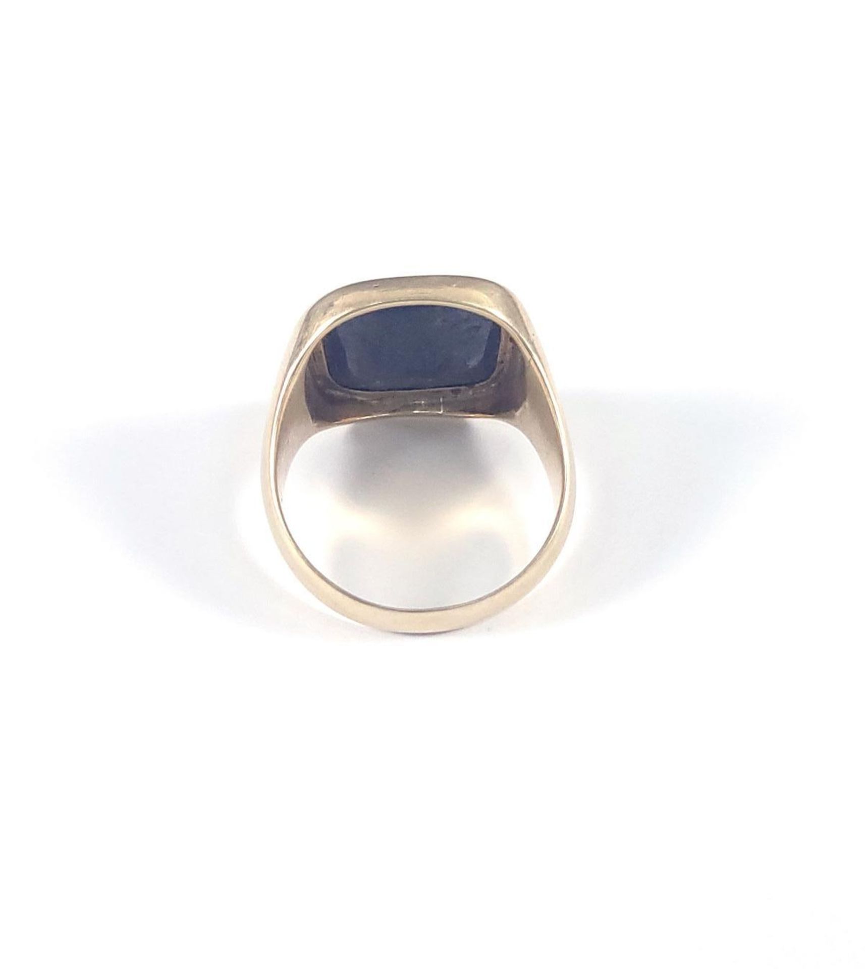 Antiker Herrenring mit Lapislazuli und Wappengravur, 18 kt Gelbgold - Image 3 of 3