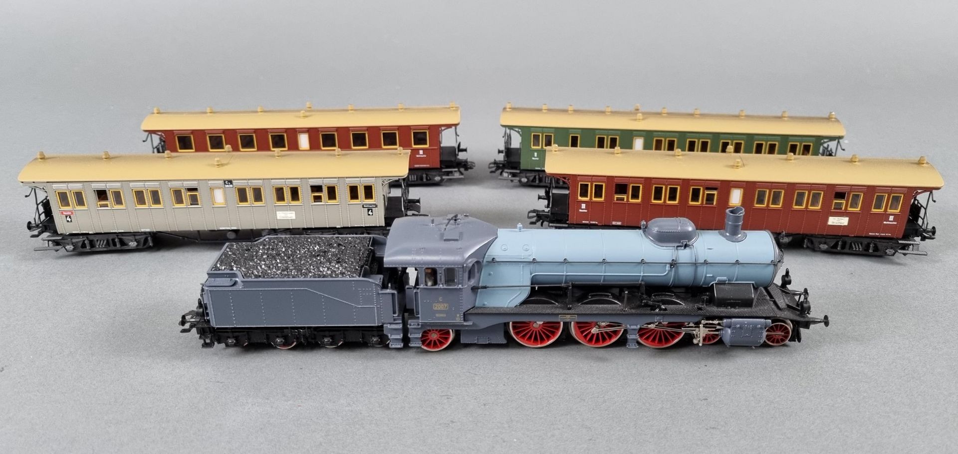 Märklin Dampflok C 2007 mit 4 Personenwagen