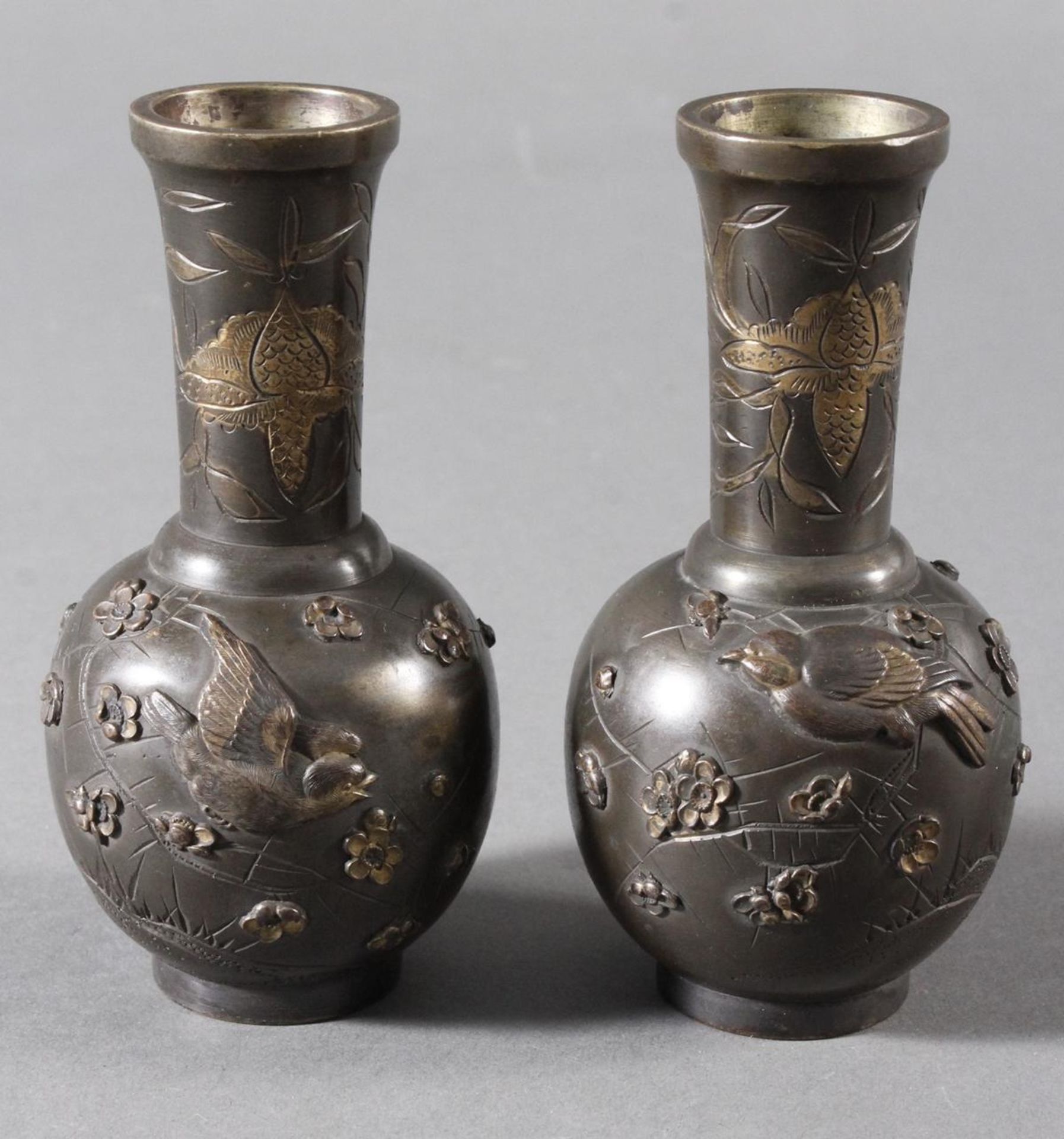 Paar Bronzevasen, wohl China um 1900