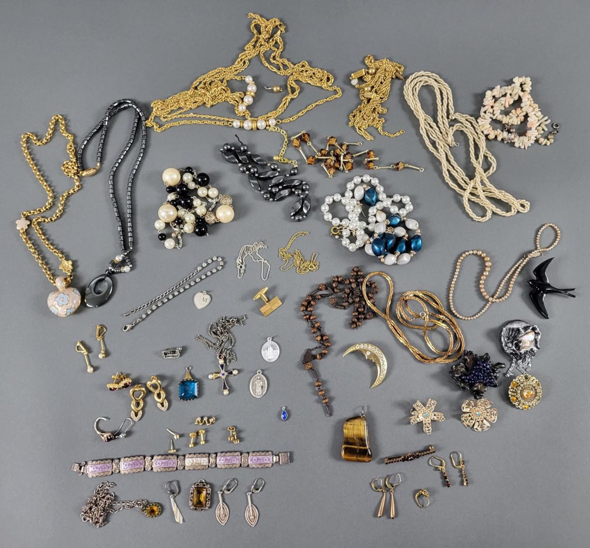 Schmucknachlass mit Mode-, Silber- und Goldschmuck