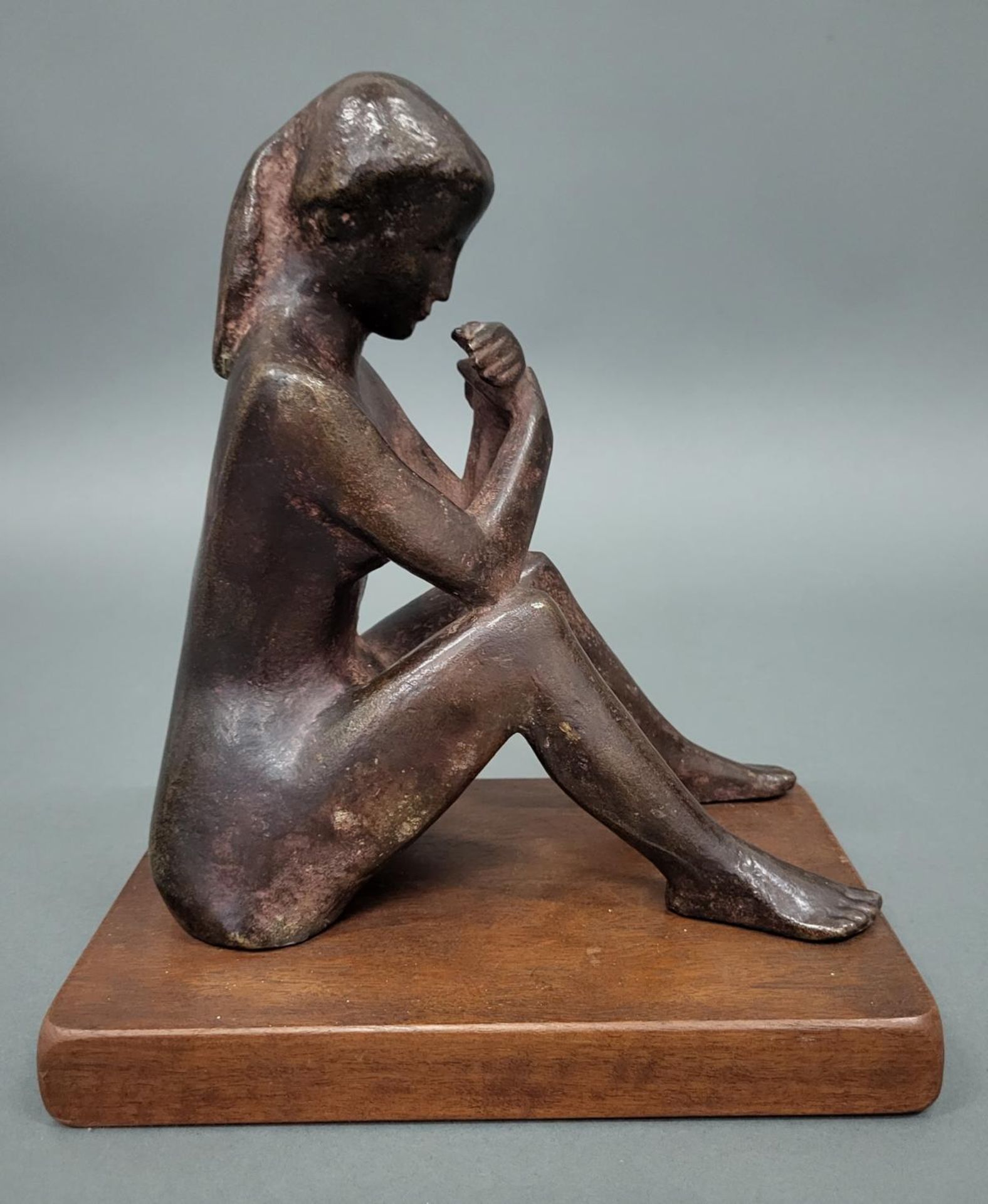 Bronzefigur, Sitzender weiblicher Akt - Image 2 of 4