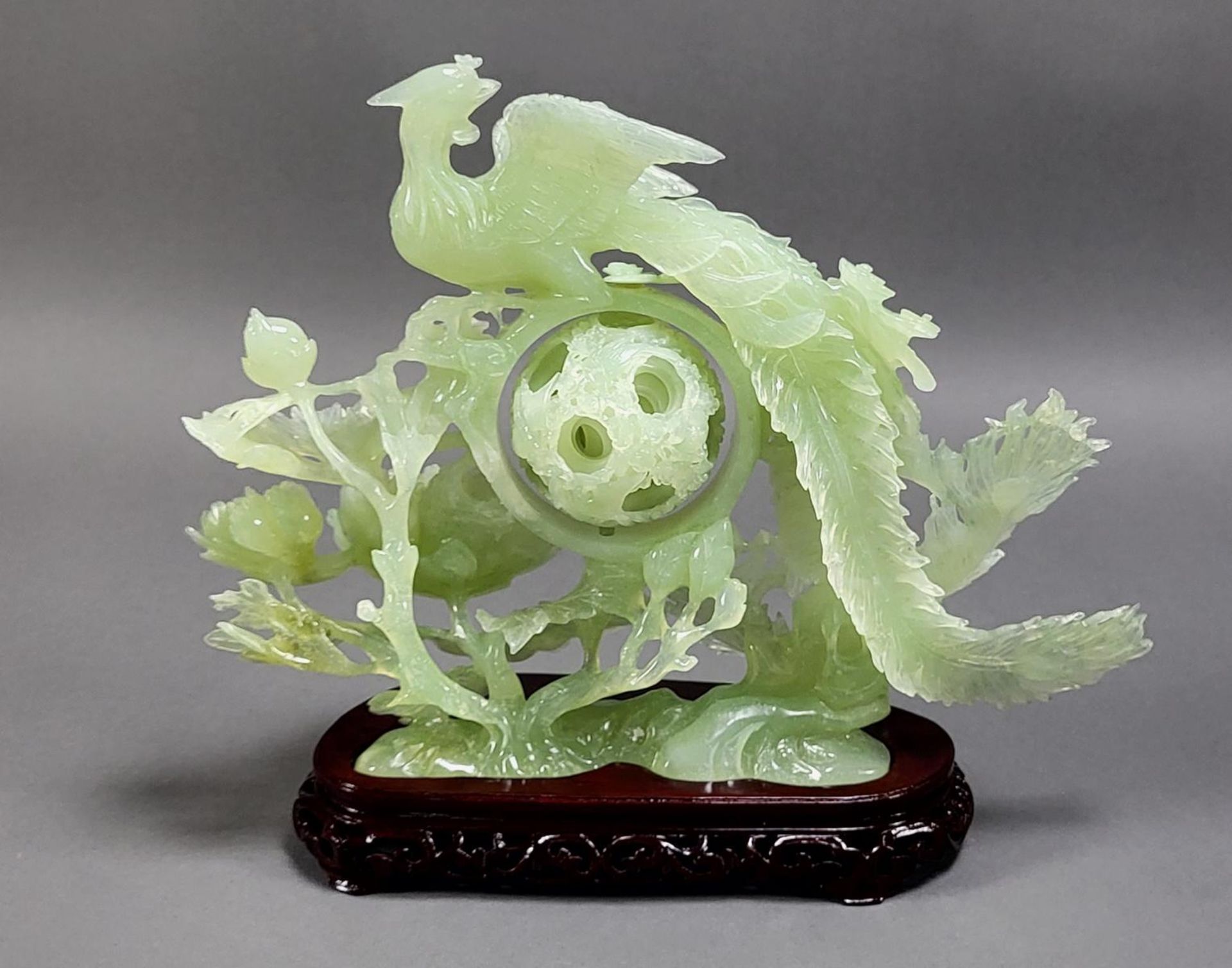 Jadeskulptur, Phönix auf Blumenstrauch mit Wunderkugel