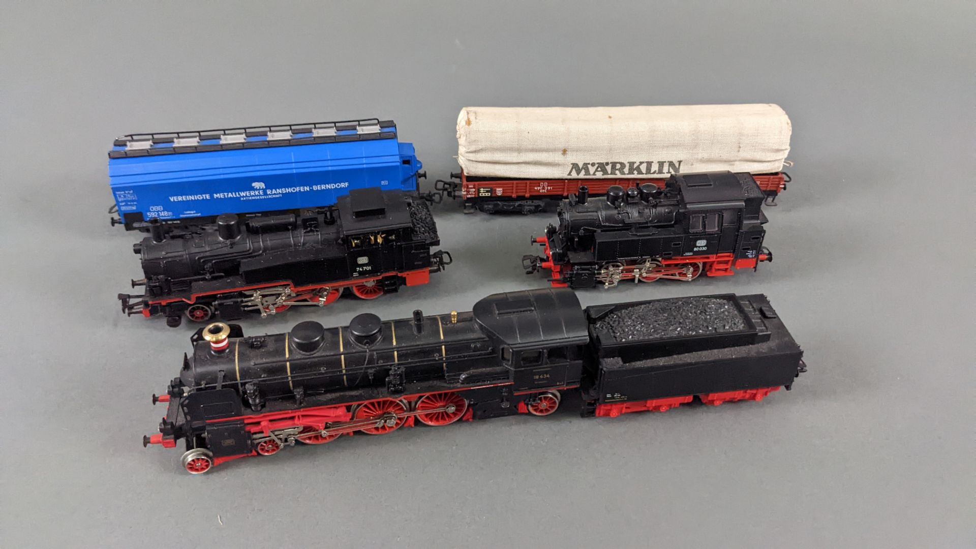 3 Märklin Loks und 2 Wagons